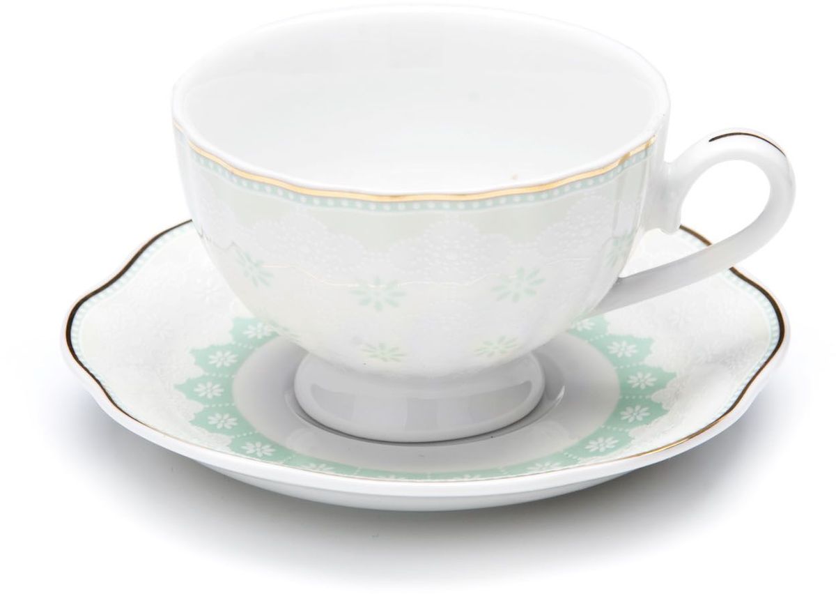 Кофейный сервиз Loraine, цвет: мятный, 110 мл, 12 предметов. 26441-126441-1 Кофейный сервиз Loraine, цвет: мятный, 110 мл, 12 предметов. 26441-126441-1Кофейный набор на 6 персон Loraine выполнен из высококачественного костяного фарфора - материала безопасного для здоровья и надолго сохраняющего тепло напитка. В наборе 6 кофейных чашек и 6 блюдец. Несмотря на свою внешнюю хрупкость, каждый из предметов набора обладает высокой прочностью и надежностью.Элегантный классический дизайн с тонкой золотой каймой делает этот кофейный набор прекрасным украшением любого стола.Набор аккуратно упакован в подарочную упаковку, поэтому его можно преподнести в качестве оригинального и практичного подарка для своих родных и самых близких.Подходит для мытья в посудомоечной машине.