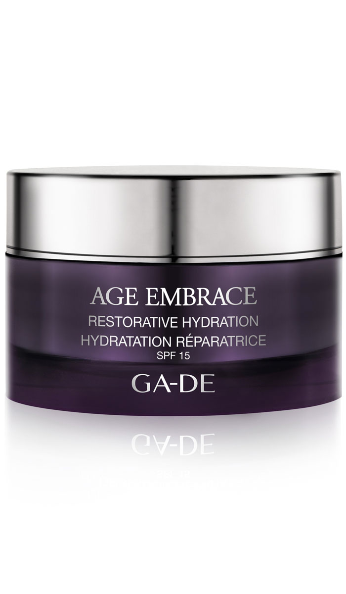 GA-DE Восстанавливающий увлажняющий дневной крем Age Embrace spf 15, 50 мл146000000 GA-DE Восстанавливающий увлажняющий дневной крем Age Embrace spf 15, 50 мл146000000Код молодости и фото-омоложение кожи. Высокоэффективный омолаживающий крем для восстановления, уплотнения и защиты дермы, повышает плотность ткани кожи. Компенсирует снижение гормональной активности, поддерживает необходимый уровень увлажнения, увеличивает содержание воды в коже, восстанавливает гидратацию, укрепляет контуры лица, борется с дряблостью. Основные активные компоненты крема: Menofit R, экстракт корня шелковицы с полей и гор Японии, экстракт коры сосны, молочная сыворотка сои, масло ши, витамин Е.