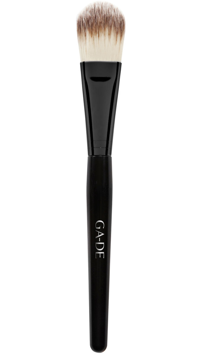 GA-DE Кисть для тонального крема Foundation Brush104400000 GA-DE Кисть для тонального крема Foundation Brush104400000Предназначена для тонирования лица. При использовании напоминает упругость подушечек пальцев