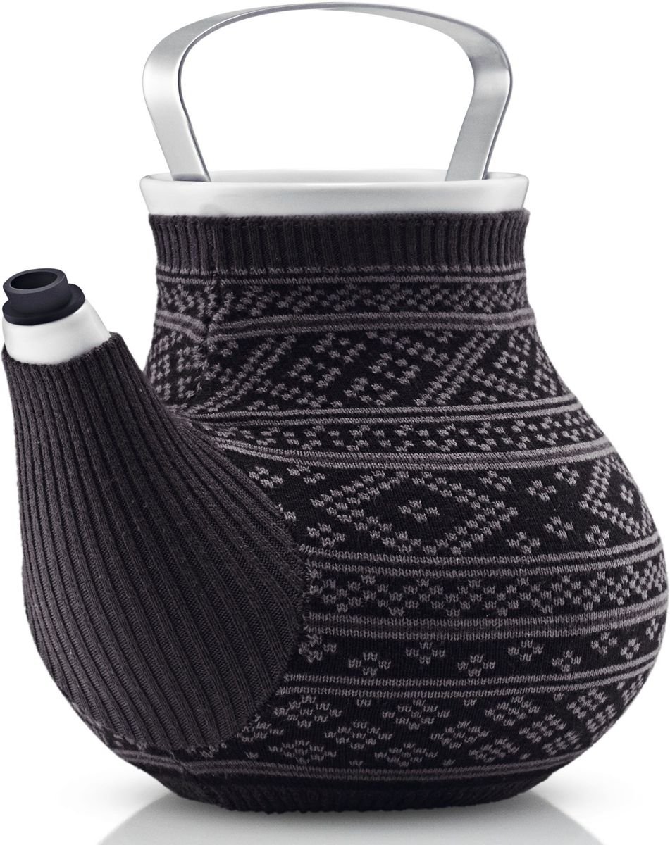 Чайник заварочный Eva Solo My Big Tea, в вязаном чехле, 1,5 л, цвет: серый567414 Чайник заварочный Eva Solo My Big Tea, в вязаном чехле, 1,5 л, цвет: серый567414Дизайнеры EvaSolo решили одеть керамические чайники My Big Tea в свитера, таким образом создать на кухне уютную и теплую атмосферу. Чайник My Big Tea предназначен для людей, которые ценят обаяние, функциональность и элегантный дизайн. Емкость чайника 1.5л. Корпус чайника сделан из фарфора, ручка из нержавеющей стали, свитер для чая сделан из натурального трикотажа, специальная силиконовая насадка на носике не дает воде капать мимо. Чайник можно мыть в посудомоечной машине, предварительно сняв свитер, который стирается отдельно в деликатном режиме при 30 градусах.