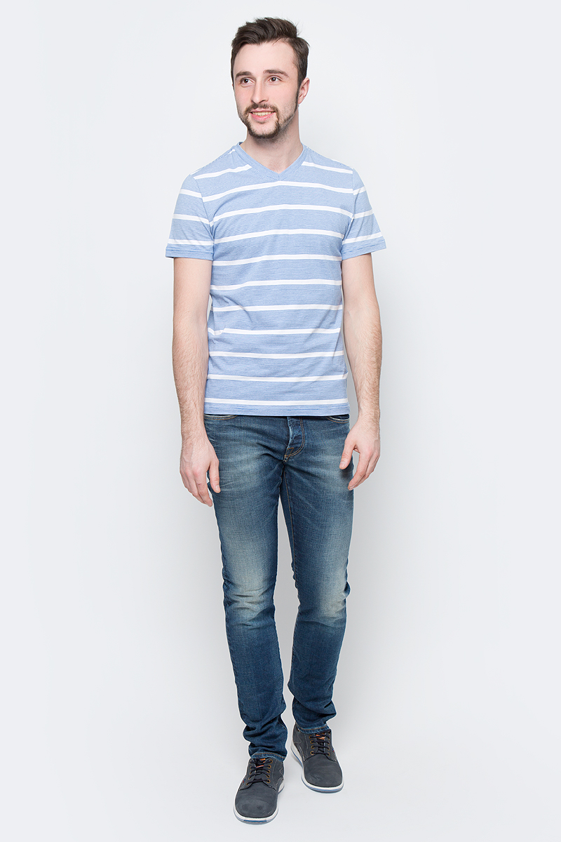 Футболка мужская Sela, цвет: индиго. Ts-211/2061-7214. Размер M (48)Ts-211/2061-7214 Футболка мужская Sela, цвет: индиго. Ts-211/2061-7214. Размер M (48)Ts-211/2061-7214Модная мужская футболка Sela выполнена из натурального хлопка с принтом в полоску. Модель прямого кроя с V-образным вырезом горловины подойдет для прогулок и дружеских встреч и будет отлично сочетаться с джинсами и брюками. Воротник изделия дополнен мягкой трикотажной резинкой. Мягкая ткань комфортна и приятна на ощупь.
