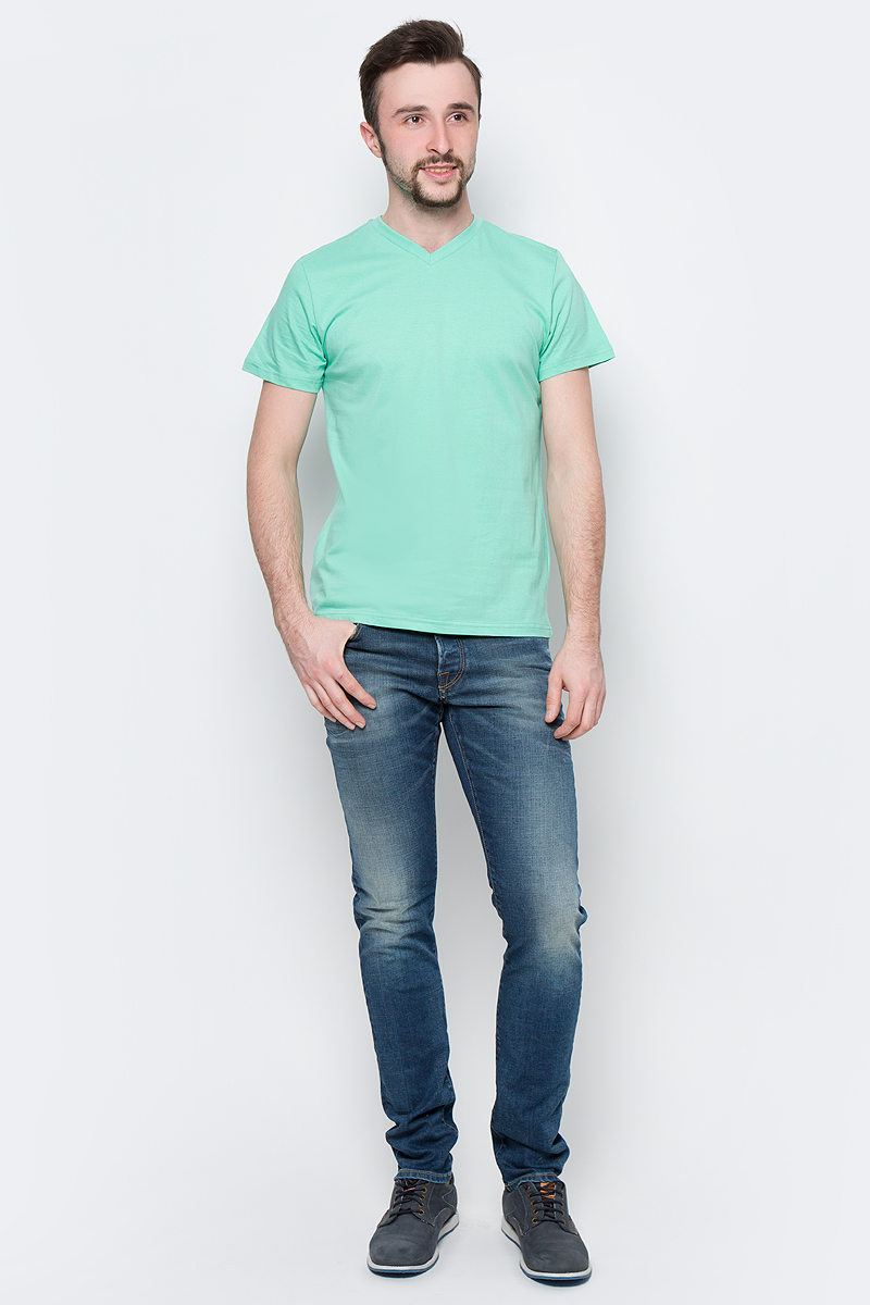 Футболка мужская Sela, цвет: зеленый. Ts-211/2063-7223. Размер S (46)Ts-211/2063-7223 Футболка мужская Sela, цвет: зеленый. Ts-211/2063-7223. Размер S (46)Ts-211/2063-7223Модная мужская футболка Sela выполнена из натурального хлопка. Модель прямого кроя с V-образным вырезом горловины подойдет для прогулок и дружеских встреч и будет отлично сочетаться с джинсами и брюками. Воротник изделия дополнен мягкой трикотажной резинкой. Мягкая ткань комфортна и приятна на ощупь. Яркий цвет модели позволяет создавать стильные образы.