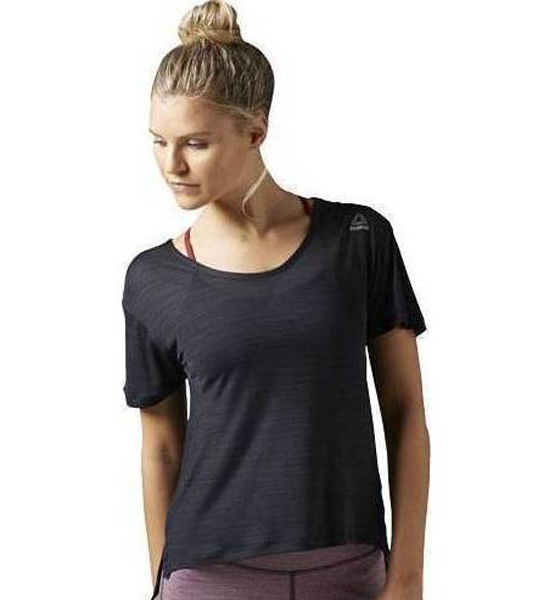 Футболка женская Reebok Wor Activchill Slub, цвет: черный. BK4879. Размер XS (40)BK4879 Футболка женская Reebok Wor Activchill Slub, цвет: черный. BK4879. Размер XS (40)BK4879Когда вы тренируетесь, погода не должна мешать вам показывать лучшие результаты. Технология ActiveChill помогает сохранить оптимальную температуру при даже при высоких нагрузках в очень жаркую погоду. Модель свободного кроя с короткими рукавами и круглым вырезом горловины. Удлиненный подол для полной уверенности во время занятий.