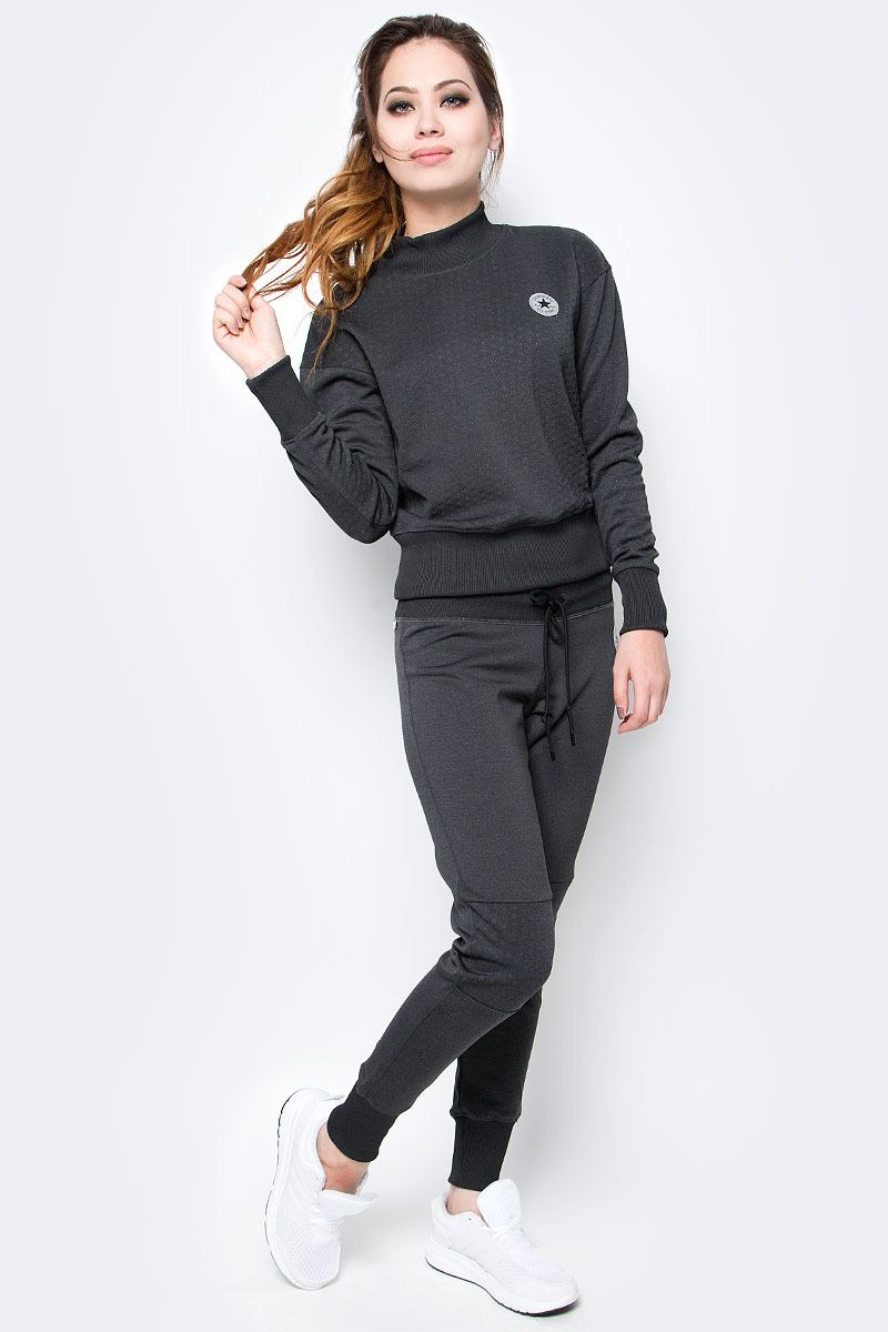 Брюки спортивные женские Converse Pant, цвет: серый. 10003546001. Размер XS (42)10003546001 Брюки спортивные женские Converse Pant, цвет: серый. 10003546001. Размер XS (42)10003546001Женские спортивные брюки Converse изготовлены из качественного эластичного материала. Модель на широкой эластичной резинке и шнурке дополнена текстильными вставками на коленях. Низы брючин дополнены широкими резинками. Такие брюки незаменимая вещь в спортивном и летнем гардеробе. Прекрасный выбор для занятий фитнесом или активного отдыха.