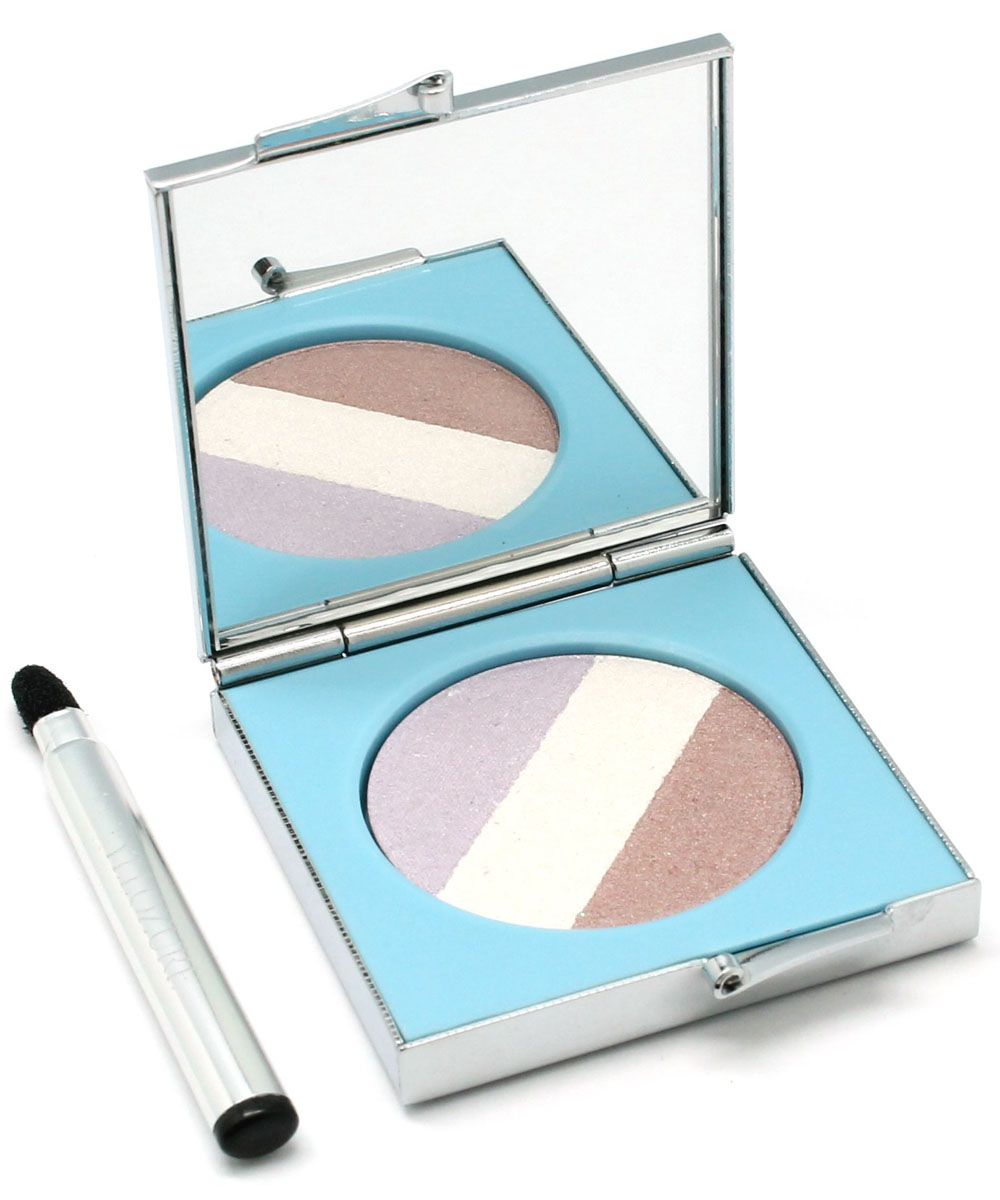 YZ Тени для век Trio Soyeux, тон 023002Y YZ Тени для век Trio Soyeux, тон 023002YТрехцветные тени имеют в составе микроскопические перламутровые частицы, которые, после нанесения теней, создают эффект внутреннего свечения кожи век. Они не осыпаются, не собираются одну линию на сгибе век. Воздушные тени для век отличаются сверхлегкой текстурой и однородностью состава. Нанесенные на кожу шелковистые тени совершенно не ощутимы. Гармоничные оттенки теней отличаются устойчивостью и покрывают кожу тонким слоем. Воздушный шелк, включают в упаковку три цвета, создающие эффект плавно перетекающих друг в друга оттенков. Веки мягко отсвечивают нежными и легкими, как шелк, пиментами.