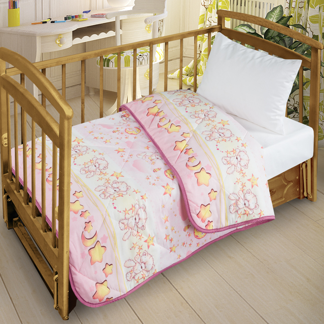 Letto Детское покрывало-одеяло цвет розовый 110 см х 140 смsp16-110 Letto Детское покрывало-одеяло цвет розовый 110 см х 140 смsp16-110Покрывало-одеяло Letto будет радовать вашего малыша в любое время года.Сидеть на таком покрывале будет приятно и комфортно - ведь оно выполнено из 100% хлопка. Наполнитель - силиконизированное волокно. Это полое спиралеобразное волокно. Полая структура позволяет силиконовому волокну хорошо пропускать воздух, испаряя влагу, и задерживать тепло. Вашему ребенку не будет жарко под таким одеялом, а это значит он не будет раскрываться. Одеяло сохраняет свою форму даже при длительной эксплуатации, после многочисленных стирок. Поставляется покрывало-одеяло в сумке-чехле.Изделие подлежит машинной стирке строго на деликатном режиме 30 градусов.