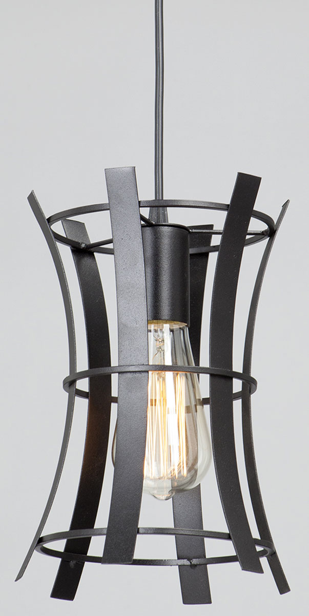Люстра Vitaluce, 1 х E27, 60W. V4182-1/1SV4182-1/1S Люстра Vitaluce, 1 х E27, 60W. V4182-1/1SV4182-1/1SЛюстра Vitaluce, выполненная в классическом стиле, станет украшением вашей комнаты и изысканно дополнит интерьер. Люстра выполнена из качественного металла.В коллекциях Люстр Vitaluce представлены разные стили - от классики до хайтека. При разработке и создании новых изделий тщательно подобраны все элементы и комплектующие, а также контролируется высокое качество на каждом этапе производства, большое внимание уделяется подбору цвета и декорированию изделия, что делает светильники гармоничными и законченными.