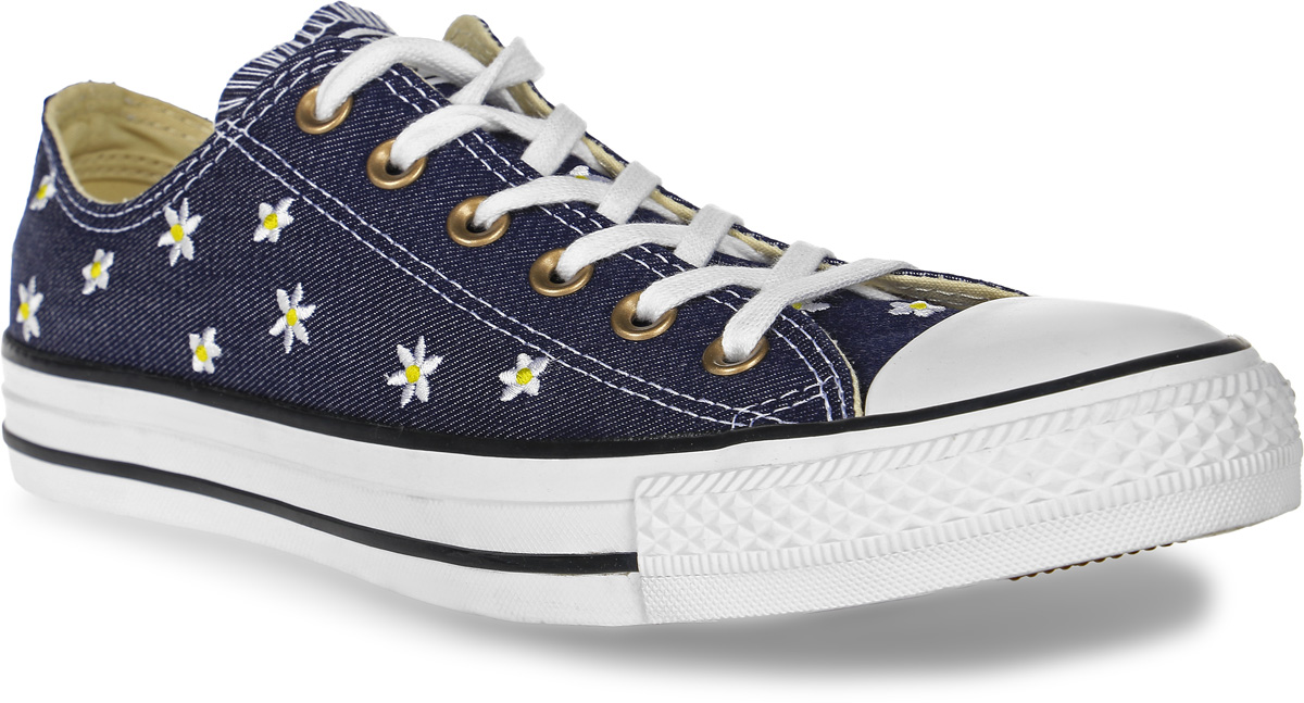 Кеды женские Converse Chuck Taylor All Star, цвет: темно-синий. 555977. Размер 7,5 (38)555977 Кеды женские Converse Chuck Taylor All Star, цвет: темно-синий. 555977. Размер 7,5 (38)555977Стильные женские кеды Chuck Taylor All Star II от Converse созданы для тех, кто предпочитает оригинальный дизайн и непревзойденное качество. Кеды выполнены из плотного текстиля и оформлены вышивкой в виде ромашек. Мыс защищен резиновой накладкой. Сбоку предусмотрены отверстия с люверсами для вентиляции. Классическая шнуровка надежно фиксирует обувь на ноге. Стелька и подкладка из мягкого текстиля комфортны при ходьбе. Подошва исполнена из износостойкой резины контрастного цвета. Рифление на подошве обеспечивает идеальное сцепление с любыми поверхностями. Эффектные кеды помогут вам создать яркий, динамичный образ.