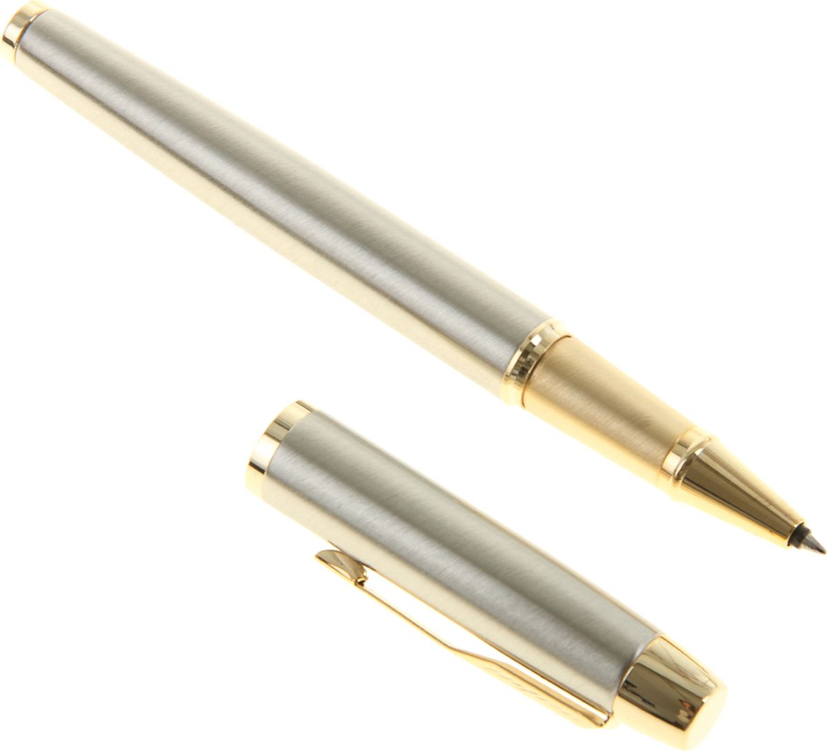 Parker Ручка-роллер IM Metal Brushed Metal GT Fblack черная917676 Parker Ручка-роллер IM Metal Brushed Metal GT Fblack черная917676Ручка-роллер Parker IM Metal Brushed Metal GT Fblack — классика с современным оттенком. Этот культовый бренд отличается неугасаемым стремлением к совершенству. Уже на протяжении столетия он имеет отличную репутацию и ассоциируется с канцелярскими изделиями исключительно высокого качества, подчеркивая тем самым верность традициям, надежность, элегантность, стиль и желание привносить новое в свои образцы. Ручка-роллер Parker IM Metal Brushed Metal GT Fblack — сочетание неповторимого дизайна и прекрасного исполнения. Этот аксессуар станет элитным и статусным презентом для коллег, друзей, а также настоящим украшением любого рабочего стола.