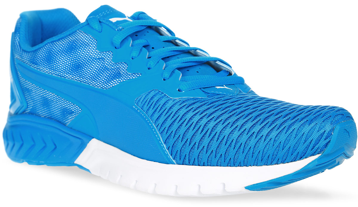 Кроссовки мужские для бега Puma Ignite Dual, цвет: голубой. 18909409. Размер 9 (42)18909409 Кроссовки мужские для бега Puma Ignite Dual, цвет: голубой. 18909409. Размер 9 (42)18909409Низкопрофильная промежуточная подошва с зигзагообразным рисунком ранта в виде шеврона и специальные бороздки в области носка, повышающие эластичность, обеспечивают непревзойденную упругость, возврат энергии и максимальный комфорт, характерные для модели Ignite Dual. Носок отделан дышащим сетчатым материалам, а задник снабжен светоотражающими элементами, меняющими интенсивность цвета при движении ноги. Все эти детали придают модели актуальный и оригинальный облик.