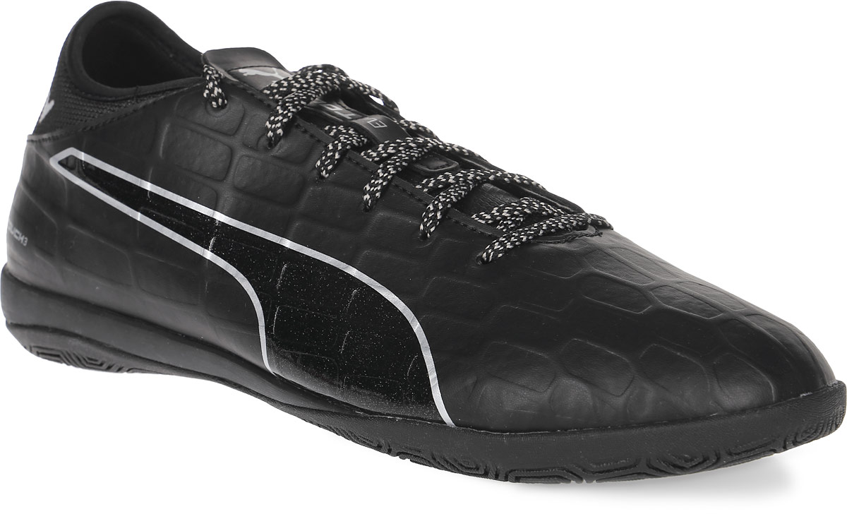 Кроссовки мужские для футзала Puma Evotouch 3 IT, цвет: черный. 10375203. Размер 6,5 (39)10375203 Кроссовки мужские для футзала Puma Evotouch 3 IT, цвет: черный. 10375203. Размер 6,5 (39)10375203Модель кроссовок Evotouch 3 IT сочетает комфорт и долговечность в носке благодаря использованию в качестве материала верха мягкой, но в то же время необыкновенно прочной и износостойкой искусственной кожи. Рельефная поверхность подошвы гарантируют отличное сцепление на любых поверхностях. Традиционная шнуровка вместе с мягким язычком обеспечивает надежную фиксацию ноги. В таких кроссовках вашим ногам будет комфортно и уютно.