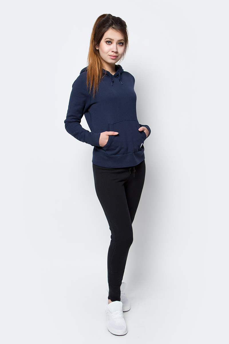 Брюки спортивные женские Converse Sportswear Pant, цвет: черный. 10001020001. Размер XS (42)10001020001 Брюки спортивные женские Converse Sportswear Pant, цвет: черный. 10001020001. Размер XS (42)10001020001Удобные женские спортивные брюки Converse, выполненные из натурального хлопка, великолепно подойдут для отдыха, повседневной носки, а также для занятий спортом. Модель средней посадки имеет широкую эластичную резинку на поясе, объем талии регулируется при помощи шнурка-кулиски. Низ брючин дополнен широкими манжетами.
