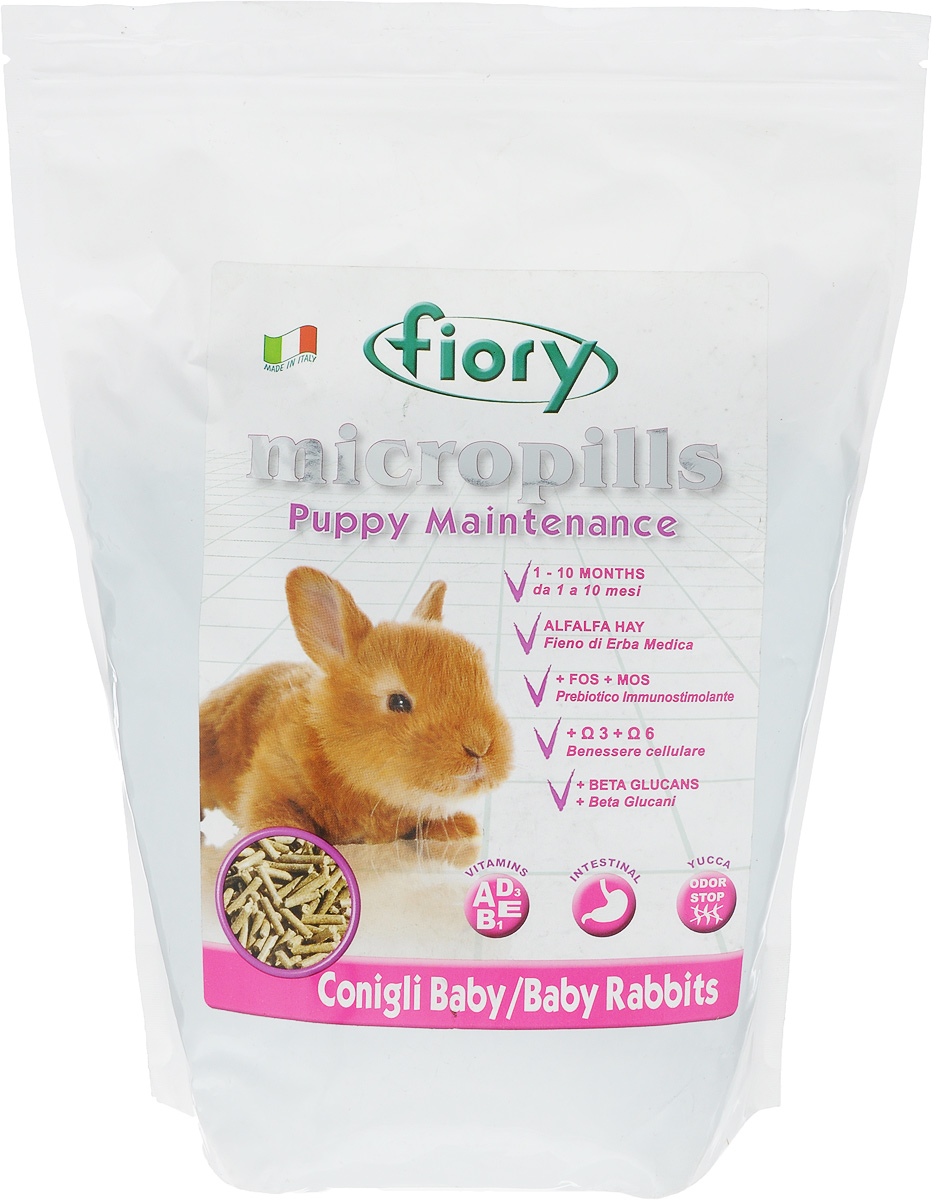 Корм сухой для крольчат Fiory Micropills Baby Rabbits, 2 кг6322 Корм сухой для крольчат Fiory Micropills Baby Rabbits, 2 кг6322Корм сухой Fiory Micropills Baby Rabbits - это сбалансированный корм для крольчат декоративных пород до 10 месяцев. Предназначен для поддержания роста молодого организма и содержит все необходимые питательные вещества для данного периода жизни. В основе корма обезвоженная трава люцерны, которая является источником белка. Малый процент молока обеспечивает корму вкусовую привлекательность и помогает крольчонку более комфортно перейти от питания материнским молоком к сухой пище. Небольшая часть зерновых дает необходимые питательные элементы в этот период.Полезные нутрицевтики (дрожжи, инулин цикория, ФОС, продукты растительного происхождения, бета-глюканы, нуклеотиды, юкка Шидигера, масло огуречника (Омега-6) и жирные кислоты (Омега-3 DHA+EPA+DPA)) способствуют правильному пищеварению, укрепляют иммунную систему, повышают усвоение минеральных веществ, улучшают работу сердца и сосудов, играют важную роль в развитии головного мозга и зрения, способствуют здоровой коже и шерсти. Хелатные минералы помогают правильному развитию нервной и костной систем организма крольчонка. Корм выполнен в виде гранул одинакового размера. Упаковка с замком зип-лок надолго сохранит корм свежим. Товар сертифицирован.