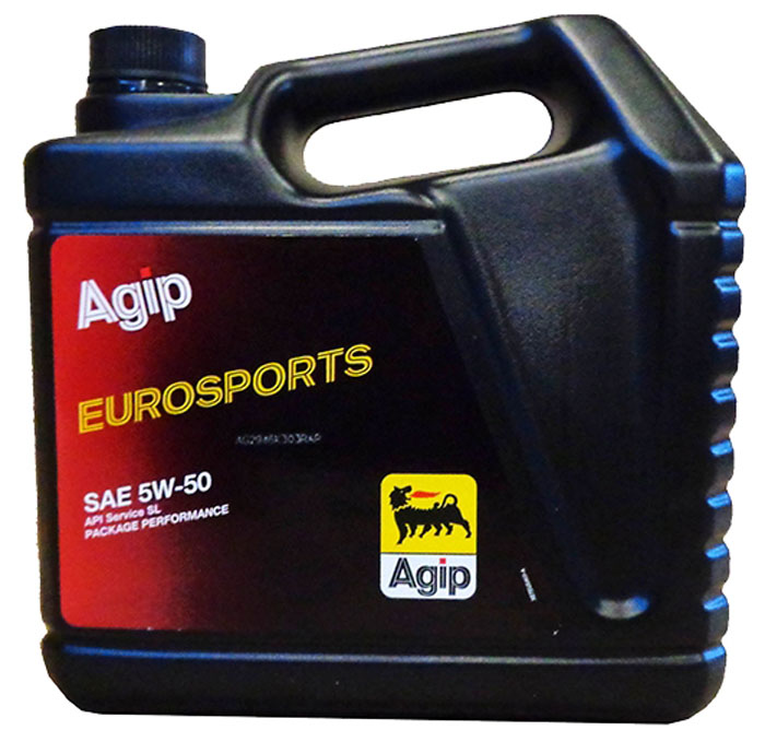 Моторное масло Eni 5w-50 Eurosport 4лEni5w50Eurosport4 Моторное масло Eni 5w-50 Eurosport 4лEni5w50Eurosport4Agip EUROSPORTS - полностью синтетическое моторное масло, разработанное на основе синтетических базовых масел (полиальфаолефинов) для бензиновых двигателей, эксплуатируемых в тяжелых условиях (высокая мощность двигателя, частые остановки, длительная езда по шоссе). Масло также может применяться и в дизельных двигателях. Синтетический компонент значительно укрепляет масляную пленку, прочно прилипающую к трущимся поверхностям двигателя, даже если он находился какое-то время в нерабочем состоянии, что обеспечивает легкий запуск и значительно снижает износ при тяжелых нагрузках. Широкий вязкостный ряд 5W-50 обеспечивает необходимую вязкость масла при любом вождении и при любой наружной температуре. Высокие противоизносные свойства обеспечивают защиту от износа всех трущихся деталей в течение длительного времени и сокращают потребность в сервисном обслуживании двигателя. Использование малоиспаряемых, термостабильных синтетических компонентов снижает расход масла. Agip EUROSPORTS обладает отличными антикоррозионными, антиокислительными, моюще-диспергирующими и антипенными свойствами. Характеристики. Спецификации и одобрения API SL