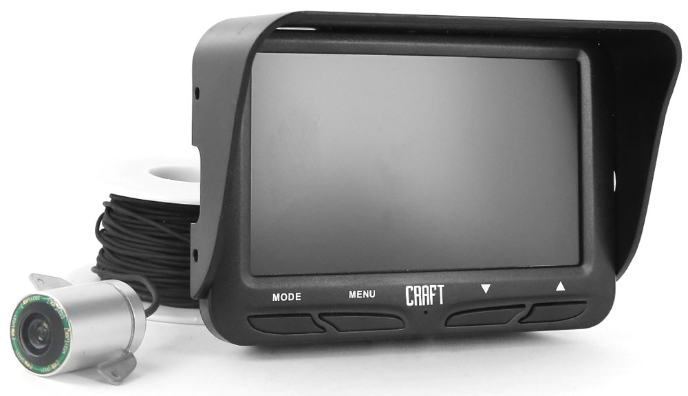 Камера подводная Craft FishEye 11097299 Камера подводная Craft FishEye 11097299Если говорить о строении подводной камеры, то в целом оно очень похоже на строение обычного сухопутного аппарата. Отличительной особенностью является наличие ИК-подсветки. Модель FishYEY 110 имеет в своем арсенале 6 светодиодов. Чтобы охарактеризовать данную камеру, обратимся к рассмотрению нескольких принципиальных параметров. Прежде всего, это угол восприятия. Конечно, чем этот показатель выше, тем лучше камера будет выполнять свои функции. Если говорить о модели FishYEY 110, то ее подводная камера имеет угол обзора в 140 градусов. К слову, камера предлагает съемку в формате HD, что также является принципиальным параметром при характеристике устройства. Экран устройств - 4,3 дюйма TFT LCD (480 х 272). Модель FishYEY 110 может передавать реальную картинку, также она оснащена микрофоном. Оптимальная глубина для погружения камеры - в пределах 20 метров (как раз такой длины кабель идет в комплекте). Немаловажны показатели, касающиеся работы аккумулятора. Модель FishYEY 110 рассчитана на 6 часов работы. В комплекте 2 литий-ионных аккумулятора 2200 мАч (последовательное соединение). Габариты камер невелики: у FishYEY 110 это 125 х 80 х 65 (при весе 300 г). Рабочая температура устройств от -20 до +60. Очевидно, что камера водонепроницаема. И конечно же, имеет русифицированный интерфейс. Помимо кабеля в комплекте идут липкий крепеж для его фиксации, удобный кейс и инструкция по использованию. Как вы видите, все показатели очень достойны, и камера FishYEY фирмы Craft имеет полное право занять почетное место в арсенале любого рыбака: как любителя, так и профессионала.
