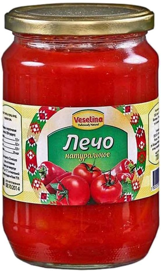 Veselina лечо, 680 г3800500082004 Veselina лечо, 680 г3800500082004Это блюдо, широко распространенное в Восточной Европе, уже давно полюбили и у нас в стране. Интересно, что у нас лечо известно в основном как закуска, а вот, например, в Венгрии, его чаще используют как основу для приготовления сложных блюд. В лечо добавляют лук и перец и тушат в нем колбаски, курицу или обжаренное на сковороде мясо. Также из лечо можно легко и быстро приготовить холодный испанский суп - гаспаччо - идеальное блюдо для жаркого дня.
