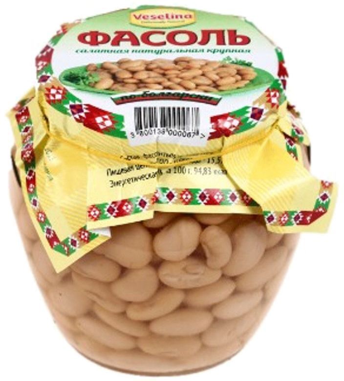 Veselina фасоль гигантская белая натуральная, 560 г3800500082288 Veselina фасоль гигантская белая натуральная, 560 г3800500082288Болгарский сорт фасоли Смилянский включен в Мировую сокровищницу вкусов. Данный сорт выращивается только в одном регионе Болгарии – в горах Родопи в долине реки Арда, где наблюдается особенно высокая влажность воздуха. Солнце обогревает ростки фасоли со всех сторон и, как бы обжигает зерно, а влажный прохладный воздух проветривает ряды бобовых посевов.Белая фасоль богата растительными белками. По содержанию белка она уступает только мясу. Зерна фасоли наполнены витаминами, минералами и полезной диетической клетчаткой. Включение фасоли в рацион необходимо и полезно.Польза, которую фасоль приносит пищеварению, не ограничивается ее диетическими свойствами, она регулирует и восстанавливает нарушенный обмен веществ. Фасоль всячески рекомендуется тем, кто страдает гипертонией, атеросклерозом, неприятностями с сердечным ритмом и прочими заболеваниями сердца и сосудов. Также она незаменима для людей с ослабленной и проблемной нервной системой. Тем, кто перенес тяжелые заболевания, фасоль поможет восстановить силы и как можно скорее реабилитироваться. Для поклонников вегетарианства и постных блюд – вкусный и быстрый вариант утолить голод. Приятного аппетита с Веселина!