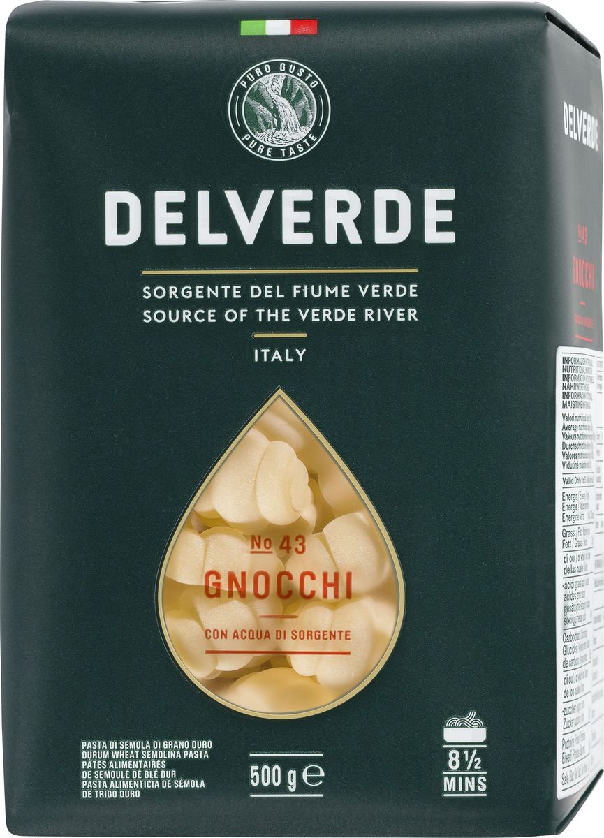 Delverde № 043 паста Ньокки, 500 г0120710 Delverde № 043 паста Ньокки, 500 г0120710Ньокки Delverde идеально сочетаются с овощными, грибными, сырными исливочными соусами, шпинатом, базиликом, томатами. Великолепны в качествегарнира к мясным блюдам. Компания Delverde Industrie Alimentari S.p.a начала свою историю в середине XXвека в Фаре, доведя до совершенства искусство традиционного производствопасты. Традиция изготовления пасты в историческом поселении Фара СанМартино известна по всему миру с XVII века: именно здесь производителивпервые научились искусству смешивать зерна пшеницы с чистейшей водой рекиВерде. Фара Сан Мартино до сих пор славится как одна из мировых столиц пасты.С самого начала миссией компании было производить и предлагать мирувысококачественные продукты из высококачественных ингредиентов. КомпанияDelverde до сих пор работает в соответствии с наилучшими итальянскимигастрономическими и промышленными традициями. Для приготовления пастыDelverde используются только отборные, отлично сочетающиеся друг с другомингредиенты: чистейшая вода из реки Верде и зерна самой качественной твердойпшеницы. Варить в кипящей подсоленной воде 8 минут.