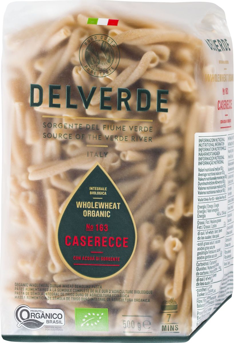 Delverde № 163 паста Казаречче Биолоджика с отрубями, 500 гМС-00003732 Delverde № 163 паста Казаречче Биолоджика с отрубями, 500 гМС-00003732CASARECCE BIO INTEGRALE №163 – типичная домашняя паста региона Апулия. Казаречче в переводе с итальянского означает паста домашнего приготовления. Каждая штучка - две обнимающиеся трубочки. Паста казаречче Delverde изготовлена из экологически чистой пшеничной муки грубого помола с отрубями, отличается особенно нежной текстурой и высокой питательной ценностью. Идеальна в сочетании с густым мясным соусом, морепродуктами, с соусами на томатной основе. Варить в кипящей подсоленной воде 7 минут.Компания Delverde Industrie Alimentari S.p.a начала свою историю в середине XX века в Фаре, доведя до совершенства искусство традиционного производство пасты. Традиция изготовления пасты в историческом поселении Фара Сан Мартино известна по всему миру с XVII века: именно здесь производители впервые научились искусству смешивать зерна пшеницы с чистейшей водой реки Верде. Фара Сан Мартино до сих пор славится как одна из мировых столиц пасты. С самого начала миссией компании было производить и предлагать миру высококачественные продукты из высококачественных ингредиентов. Компания Delverde до сих пор работает в соответствии с наилучшими итальянскими гастрономическими и промышленными традициями. Для приготовления пасты Delverde используются только отборные, отлично сочетающиеся друг с другом ингредиенты: чистейшая вода из реки Верде и зерна самой качественной твердой пшеницы.