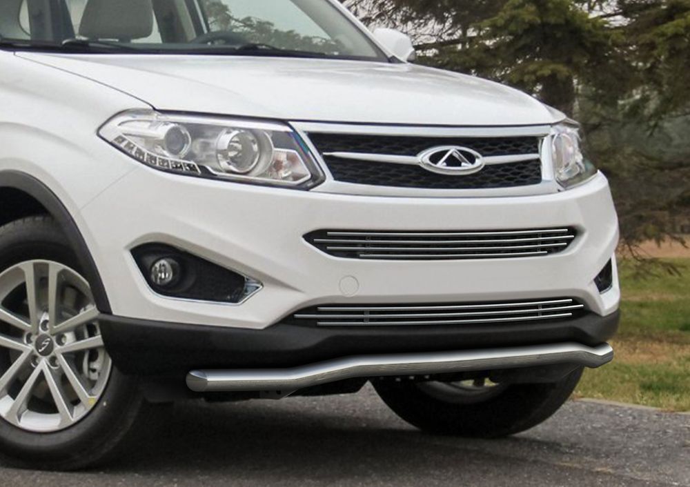 Решетка бампера Rival для Chery Tiggo 5 2014-2016, 2 частиG.0901.001 Решетка бампера Rival для Chery Tiggo 5 2014-2016, 2 частиG.0901.001Стильная решетка бампера Rival придает Вашему автомобилю индивидуальность и выделяет его в насыщенном городском потоке, защищает радиатор от повреждений.- Произведена из высококачественной нержавеющей стали (марка AISI 304, толщина стенки 1,5 мм, диаметр трубочек 10 мм) обеспечивает долговечную эксплуатацию. - Гарантия на сквозную коррозию и на целостность сварных швов - 5 лет.- Использование электроплазменной полировки позволяет добиться качественной равномерной зеркальной поверхности.- Простая установка в штатные места крепления не требует сверления и дополнительной доработки автомобиля. Установка занимает не более 15 минут.- Продукт сертифицирован, нет проблем с постановкой на учет.- Производство на высокоточном оборудовании позволяет изготовить индивидуальный продукт с высокой точностью повторения геометрии автомобиля.- В комплекте крепеж и инструкция по установке.Совместимость с дополнительным оборудованием и аксессуарами Rival и с большинством оригинальных аксессуаров.