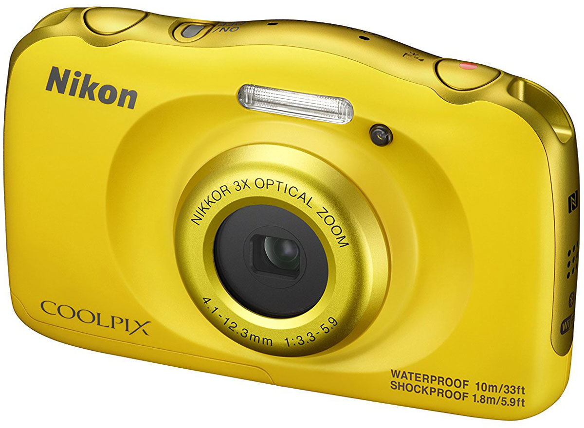 Nikon Coolpix W100, Yellow цифровая фотокамераVQA013K001 Nikon Coolpix W100, Yellow цифровая фотокамераVQA013K001Мгновенно делитесь впечатлениями от отпуска с помощью водонепроницаемой фотокамеры Nikon Coolpix W100.Ее можно использовать под водой на глубине до 10 м; кроме того, она является ударопрочной при падении с высоты до 1.8 м, морозостойкой до температуры -10 °C и пыленепроницаемой, так что с честью выдержит любые испытания.Снимайте высококачественные фотографии и видеоролики в формате Full HD со стереозвуком, а приложение SnapBridge автоматически передаст изображения на интеллектуальное устройство для удобного хранения и оперативной публикации в социальных сетях. Специальные кнопки, предназначенные для выполнения операций одним нажатием, и удобный интерфейс существенно упрощают управление. Предусмотрено даже специальное детское меню.Благодаря SnapBridge ваши высококачественные изображения смогут за считанные секунды произвести фурор в социальных сетях. В этом приложении используется технология Bluetooth Low Energy (BLE) для поддержания постоянной связи малой мощности между фотокамерой и максимум пятью интеллектуальными устройствами. Фотографии можно автоматически передавать на телефон или планшет по мере съемки. Просто возьмите в руки свое интеллектуальное устройство, и ваши фотографии уже будут на нем: размер изображений, синхронизированных во время съемки, автоматически изменяется, поэтому их можно легко просматривать или редактировать в привычном приложении, а также быстро публиковать в социальных сетях. Если вы не хотите автоматически синхронизировать все снимки, удобные средства управления позволят вам синхронизировать лишь некоторые из них, передавать изображения с большим разрешением и синхронизировать видеоролики.Снимайте великолепные видеоролики в кругу друзей и семьи одним касанием кнопки. Просто нажмите специальную кнопку видеосъемки и начните запись видео в формате Full HD 1080p со стереозвуком. Вы будете готовы в любой момент начать видеосъемку неповторимых динамичных событий, а плавность видеороликов обеспечит система электронного VR (подавления вибраций). Вы можете поэкспериментировать с эффектом диорамы, чтобы придать видеороликам вид сценок в миниатюре, а также воспроизвести видео на экране телевизора HDTV, подключив к нему фотокамеру с помощью дополнительного кабеля HDMI. Сохраните незабываемые торжественные моменты и интересные сюжеты из путешествий на высококачественных видеороликах, которые идеально подойдут для публикаций в социальных сетях.Забудьте о зернистых снимках и упущенных моментах: теперь вы можете фотографировать с помощью исключительно резкого объектива NIKKOR и КМОП-матрицы с разрешением 13,2 млн пикселей. Трехкратный оптический зум NIKKOR может быть расширен до 6-кратного с помощью функции Dynamic Fine Zoom, что позволяет сократить расстояние между вами и объектом, чтобы запечатлеть самые важные моменты, а также поймать интересные выражения лиц. Гарантированно высокое качество изображений позволяет снимать фотографии и видеоролики, которыми приятно поделиться.Фотокамера Coolpix W100 чрезвычайно проста в эксплуатации - ведь при съемке динамичного сюжета вам меньше всего хотелось бы думать о кнопках и меню. Четыре специальные кнопки обеспечивают прямой доступ к меню, а с помощью простого и понятного интерфейса можно без труда найти нужную функцию. Благодаря большим и удобным кнопкам этой фотокамерой могут без труда снимать фотографы любого возраста, в том числе и самые маленькие. Выберите Простой авто режим, и фотокамера оптимизирует все параметры, обеспечивая высокое качество каждого снимка. Большой ЖК-монитор TFT с диагональю 6,7 см и разрешением 230 тыс. точек облегчает компоновку кадров, а его антибликовое покрытие и возможность регулировки яркости гарантируют превосходную видимость даже при слабом освещении или при ярком солнечном свете. Зарядка фотокамеры через разъем Micro USB выполняется очень быстро, поэтому вы всегда будете готовы запечатлеть самый удачный момент.Фотокамерой Coolpix W100 могут с легкостью снимать даже самые юные фотографы: меню дополнительных функций позволяет выбрать меню для взрослых или для детей. В меню для детей красочные экраны приветствия меняются в соответствии с временем съемки - дневным или ночным. Также на экране появляются анимированные персонажи, благодаря которым съемка становится еще увлекательнее, а еще дети могут поиграть, применяя к изображениям эффекты рисунка в стиле мультфильмов или добавляя забавные штампы, например в виде сердечек или звездочек. Эта фотокамера выпускается в разнообразных ярких цветах на любой вкус.В фотокамере предусмотрен целый ряд оригинальных эффектов, которые придадут вашим фотографиям неповторимый вид: от Выделения цветов (добавление цветового акцента к черно-белому изображению) до эффектов Рыбий глаз и Игрушечная камера. Глянцевое ретуширование позволяет обработать портрет с помощью таких инструментов, как Тушь для ресниц, Осветлить зубы или Губная помада. Можно даже добавлять к снимкам эффектные огненные хвосты с помощью функции Мультиэкспозиция с осветлением или создать показ слайдов со звуком непосредственно в фотокамере. У вас больше никогда не будет неудачных фотографий!Система Интеллектуальный портрет позволяет с легкостью создавать безупречные портреты членов семьи и друзей. Она активирует такие функции, как АФ с приоритетом лица, которая автоматически распознает область лица человека и фокусируется на ней. Она автоматически удерживает фокус на лице даже в случае перемещения объекта или изменения композиции снимка. В режиме Улыбка спуск затвора выполняется, когда фотокамера определит, что человек в кадре улыбнулся, а функция Предупреждение о закрытии глаз немедленно и извещает фотографа о том, что объект моргнул во время съемки, что позволяет сразу переснять кадр. Благодаря функции кадрирования лица под водой, которая позволяет автоматически фотографировать при распознавании лиц людей в море или бассейне, можно снимать, не заходя в воду.Встроенная система АФ с обнаружением объекта (в режиме Авто№) обеспечивает четкую фокусировку при съемке каждого изображения. Она точно определяет главный объект в кадре, поэтому для автоматической фокусировки требуется только скомпоновать изображение. Зона фокусировки будет показана на мониторе перед спуском затвора, указывая на точное местоположение основного фокуса изображения. В случае съемки людей лица имеют приоритет при фокусировке.