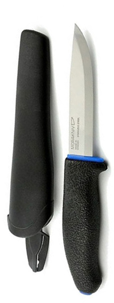 Нож туристический Morakniv 746, цвет: черный, синий, стальной, длина лезвия 10,2 см11482 Нож туристический Morakniv 746, цвет: черный, синий, стальной, длина лезвия 10,2 см11482Morakniv 746 — многоцелевой нож скандинавского типа. Он вызывает неподдельную радость от качества изготовления и легкости работы таким доступным инструментом. В ноже есть все необходимое, что наиболее часто бывает нужно при простой работе ножом: отличная геометрия и оптимальная длина лезвия, удобство рукояти и ножен, простота в уходе и неприхотливость. Morakniv 746 с клинком из холоднокатаной нержавеющей стали Сандвик (Sandvik stainless steel) марки 12C27 - наиболее оптимальный выбор среди разнообразия моделей, ведь такой клинок требует наименьшего внимания и совершенно неприхотлив. Рукоять ножа выполнена из резинопластика, она имеет очень хорошее сцепление с ладонью и избегает проскальзывания в руке. Ее легко удерживать благодаря удобной форме и плавным изгибам. Простые, но в то же время, надежные ножны обеспечивают хорошее удержание ножа. Благодаря поясной петле их можно носить на ремне.Общая длина ножа: 22,5 см.