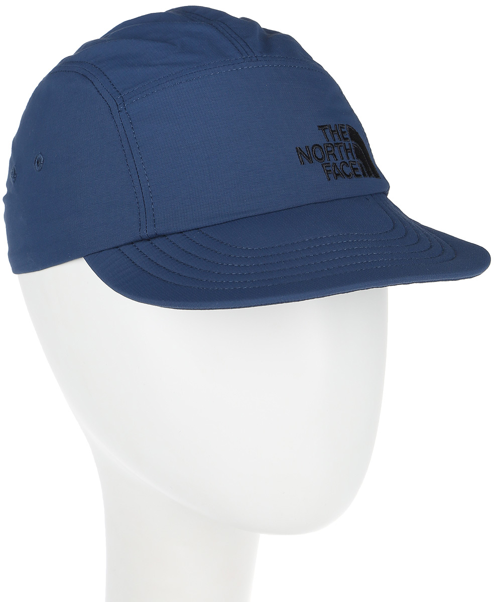 Бейсболка The North Face Horizon Folding Bill Cap, цвет: синий. T0CF7XHDC. Размер универсальныйT0CF7XHDC Бейсболка The North Face Horizon Folding Bill Cap, цвет: синий. T0CF7XHDC. Размер универсальныйT0CF7XHDCБейсболка The North Face выполнена из качественного нейлона. Модель имеет специальные вентиляционные отверстия. Изделие оформлено вышивкой с логотипом бренда. Объем бейсболки регулируется при помощи хлястика с фиксатором. Классическая кепка на все случаи жизни - благодаря мягкому козырьку ее можно не только носить, но и удобно прятать в карман или рюкзак.