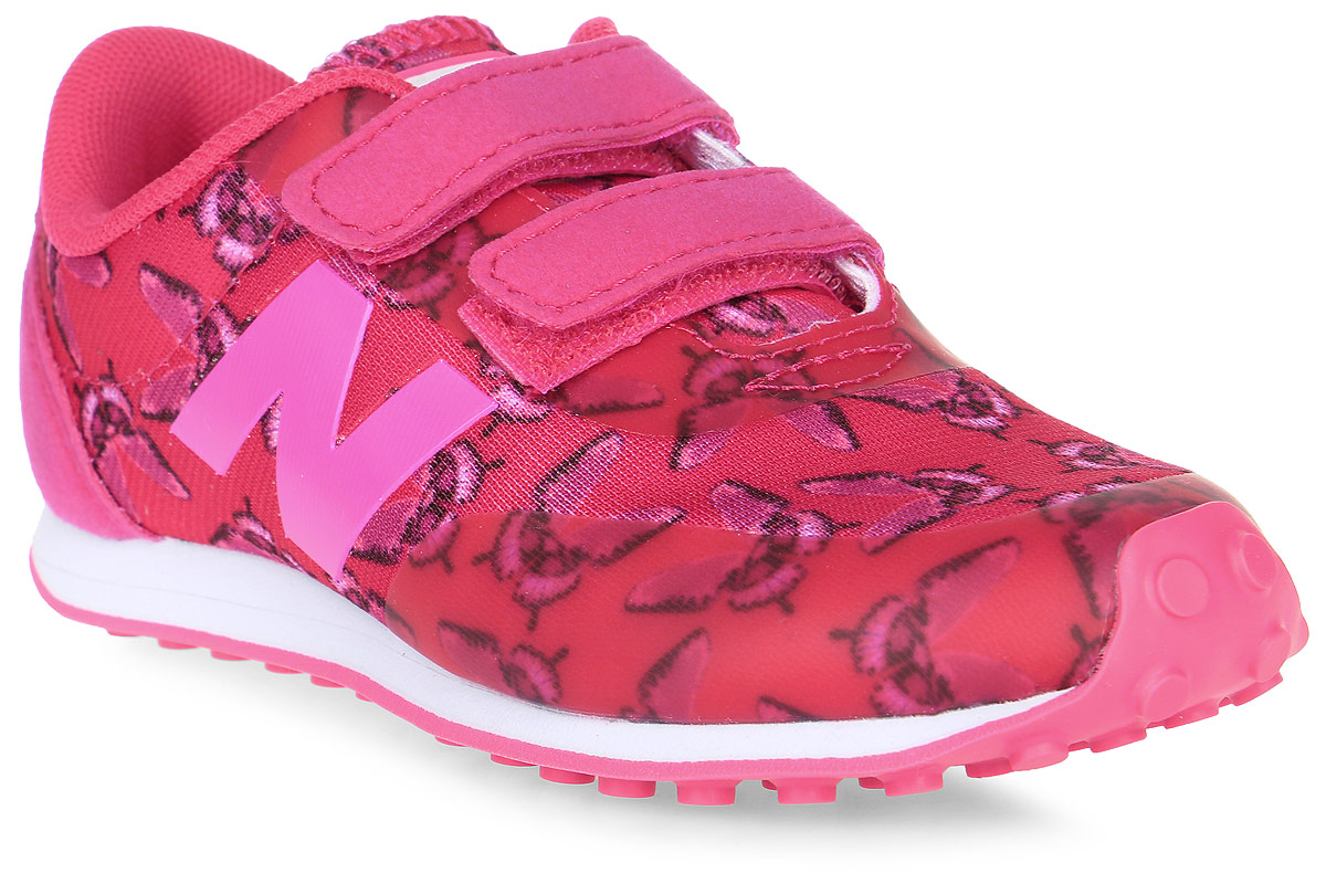 Кроссовки для девочки New Balance, цвет: фуксия. KA410BDY/M. Размер 12,5 (30,5)KA410BDY/M Кроссовки для девочки New Balance, цвет: фуксия. KA410BDY/M. Размер 12,5 (30,5)KA410BDY/MМодные кроссовки от New Balance очаруют вашего ребенка с первого взгляда! Модель изготовлена из высококачественного материала и оформлена принтом в виде бабочек. Модель дополнена на язычке логотипом бренда. Ремешки на застежке - липучке надежно фиксируют обувь на ноге. Подкладка и стелька из текстиля, обеспечат комфорт и уют детским ножкам. Подошва с рифлением гарантирует отличное сцепление с любыми поверхностями. Стильные кроссовки займут достойное место в гардеробе вашего ребенка.