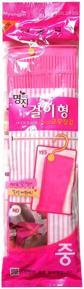 Перчатки хозяйственные Myungjin Rubber Glove. Hook-Type, латексные, c крючком, размер: M. H2466520 Перчатки хозяйственные Myungjin Rubber Glove. Hook-Type, латексные, c крючком, размер: M. H2466520Латексные перчатки с крючком защищают руки во время проведения бытовых и хозяйственных работ. Перчатки удобны в использовании, гигиеничны, долговечны. Древесный уголь и глина, входящие в состав перчаток, придают им антибактериальные свойства. Использование натурального каучука делает их приятными на ощупь и обеспечивает хорошую эластичность и высокую прочность.Особенности продукта:крючок облегчает хранение перчаток и делает их удобными в использовании;при подвешивании перчатки хорошо проветриваются изнутри, что обеспечивает отсутствие запаха при высыхании и гигиеническую защиту рук;перчатки не деформируются и не сыреют, что увеличивает срок их использования.крючок имеет прочное крепление и двойную фиксацию с внутренней стороны, благодаря этому перчатки не падают.Удобная манжета (кроме размера S) надежно удерживает перчатку на руке и защищает одежду от смачивания и загрязнения.В области ладони и пальцев на перчатки нанесено противоскользящее покрытие. Края перчаток дополнительно обработаны износостойким веществом.В процессе производства перчатки подвергаются термической обработке с целью их стерилизации. Отличная функциональность и эргономичный дизайн позволяет использовать их длительное время без негативного воздействия на руки.Резиновые перчатки MYUNGJIN одобрены Корейским исследовательско - испытательным институтом как антибактериальные и не вызывающие раздражения кожи рук; имеют сертификаты качества ISO 9001, 14001.Для большего комфорта рекомендуется использовать вместе с неткаными перчатками марки MYUNGJIN, которые обеспечивают гигиену рук, впитывают влагу, сохраняют тепло при долгом нахождении в холодной воде. Способ применения: используйте перчатки в бытовых целях. При необходимости сушите, вывернув наизнанку. В случае появления запаха тщательно промойте.Меры предосторожности: сушить, избегая попадания прямых солнечных лучей. Во избежание травм соблюдать меры предосторожности при работе с острыми предметами. Не использовать при работе с нефтепродуктами и химическими препаратами. Не класть в озоновые стиральные машинки и холодильники. В случае возникновения аллергии или раздражения кожи, прекратите использование или воспользуйтесь дополнительно неткаными перчатками марки MYUNGJIN.