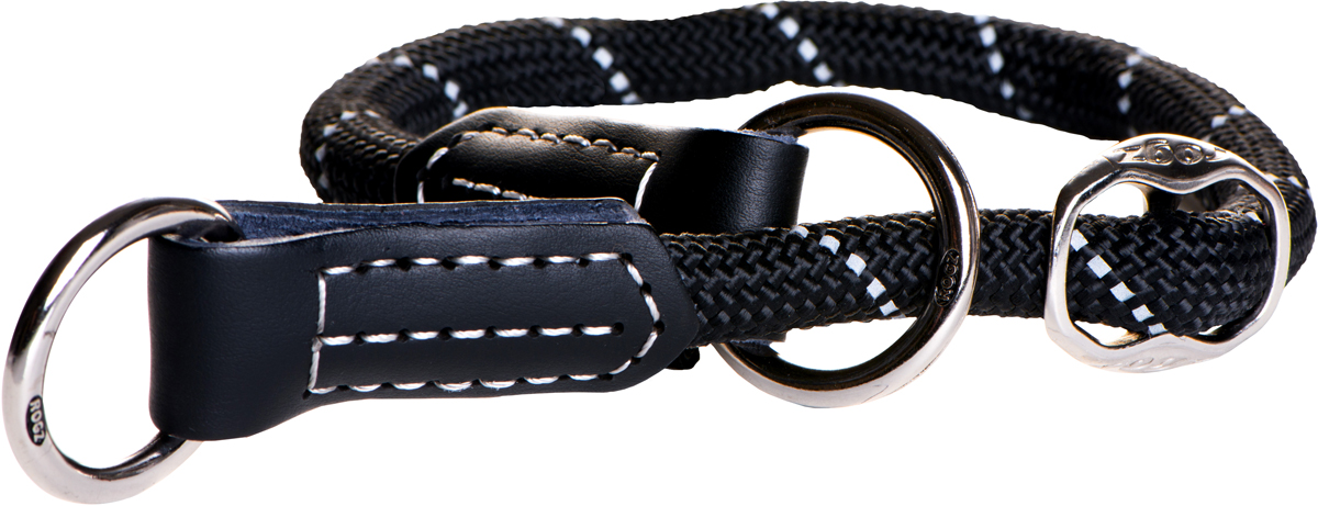 Полуудавка для собак Rogz Rope, цвет: черный, ширина 1,2 см. Размер L. HBR1245HBR1245A Полуудавка для собак Rogz Rope, цвет: черный, ширина 1,2 см. Размер L. HBR1245HBR1245AПолуудавка для собак Rogz Rope сделана из очень мягкого, но прочного нейлона, который не причинит неудобства собаке. Высококачественная тесьма особого плетения, удивительно мягкая на ощупь, не стирает и не путает шерсть даже длинношерстным собакам. Особо прочный закругленный нейлон препятствует разгрызанию и деформации изделий, а узкая поверхность ошейников-полуудавок помогает при дрессуре, мешая собаке тянуть поводок.Выполненные по заказу литые кольца выдерживают значительные физические нагрузки и имеют хромирование, нанесенное гальваническим способом, что позволяет избежать коррозии и потускнения изделия.Светоотражающая нить, вплетенная в нейлоновую ленту, обеспечивает видимость животного в темное время суток.Элементы изделия выполнены из 100% кожи. Полотно: нейлон. Манжета: 100% натуральная кожа.