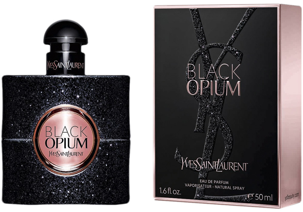 Yves Saint Laurent Opium Black парфюмерная вода женская, 50 мл961904 Yves Saint Laurent Opium Black парфюмерная вода женская, 50 мл961904Black Opium — это классика шелковых отворотов смокинга и сияние металлических клепок на кожаной куртке косухе. Этот аромат поражает с самых первых нот. Он шокирует, но сразу же становится близким, почти интимным. Неподвластный времени, он всегда остается современным.Black Opium — это игра ярчайших контрастов. Горечь кофейных зерен никогда прежде не использовалась в женских ароматах в таком количестве, но здесь ее уравновешивает сияние белых цветов. Так рождается головокружительное ощущение, граничащее с экстазом.В черном матовом флаконе есть что-то, присущее только городскому созданию. Изысканное бриллиантовое опыление сверкает мягкими переливами, лишь напоминая о подлинных алмазах. Это полная противоположность буржуазной роскоши, неуместной среди городской суеты.Дерзкий? Возможно. Соблазнительный и возбуждающий? Несомненно.Сорвите упаковку. Прикоснитесь к флакону. Вдохните аромат эликсира. Это ваш Black Opium.
