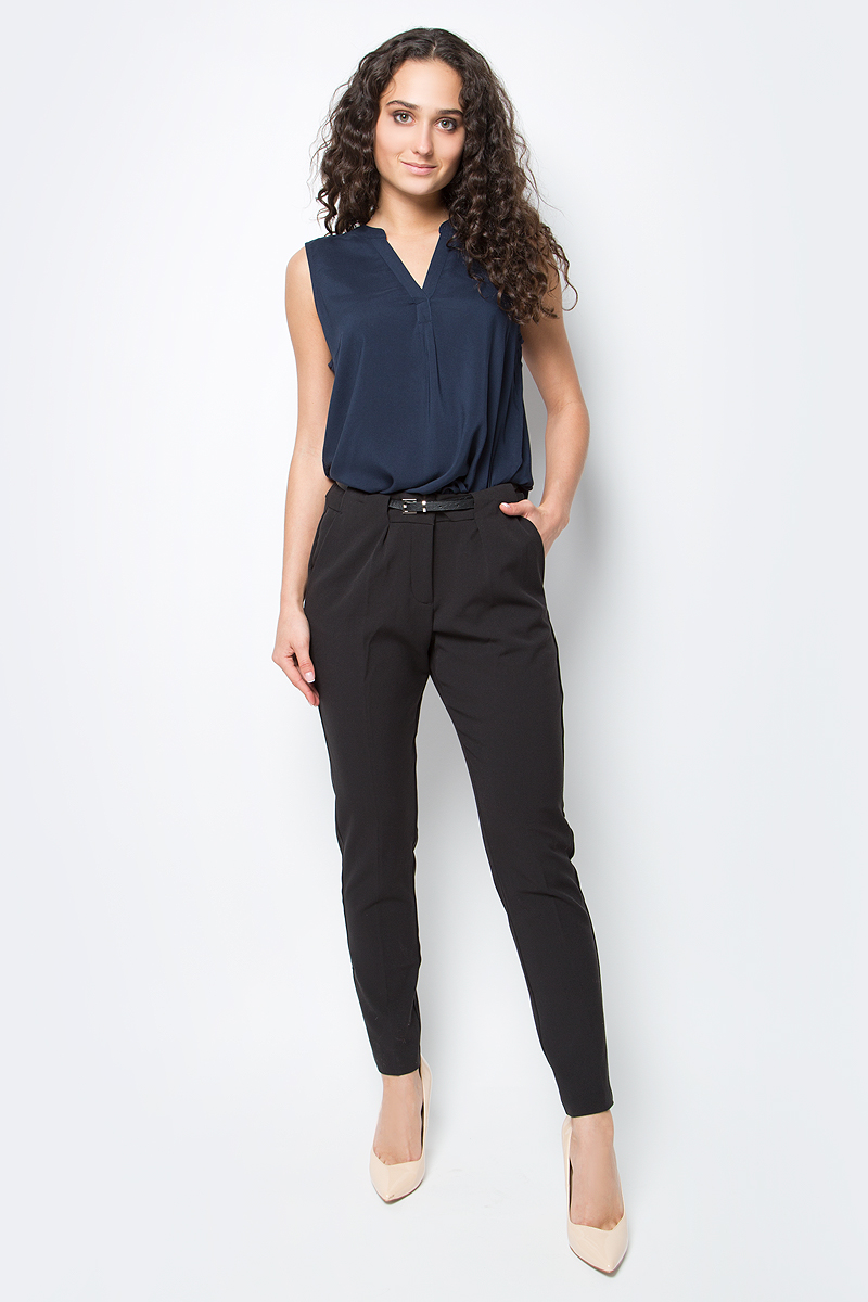 Брюки женские Tom Tailor Contemporary, цвет: черный. 6404761.00.75_2999. Размер 36 (42)6404761.00.75_2999 Брюки женские Tom Tailor Contemporary, цвет: черный. 6404761.00.75_2999. Размер 36 (42)6404761.00.75_2999Стильные женские брюки Tom Tailor Contemporary выполнены из полиэстера и вискозы с добавлением эластана. Классические брюки стандартной посадки застегиваются на пуговицу и два крючка в поясе и ширинку на застежке-молнии. Изделие имеет шлевки для ремня. Спереди модель оформлена двумя втачными карманами, сзади - имитацией прорезного кармана. В комплект входит стильный ремень с металлической пряжкой.