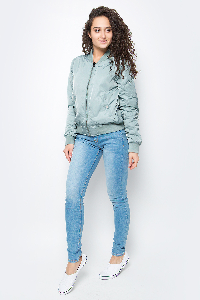 Куртка женская Tom Tailor Denim, цвет: хаки. 3533270.00.71_7667. Размер XL (50)3533270.00.71_7667 Куртка женская Tom Tailor Denim, цвет: хаки. 3533270.00.71_7667. Размер XL (50)3533270.00.71_7667Женская легкая куртка Tom Tailor изготовлена из качественного полиэстера. Модель с длинными рукавами и воротником-стойкой застегивается спереди на молнию и дополнена двумя карманами. Манжеты рукавов, низ куртки и воротник отделаны эластичными резинками.