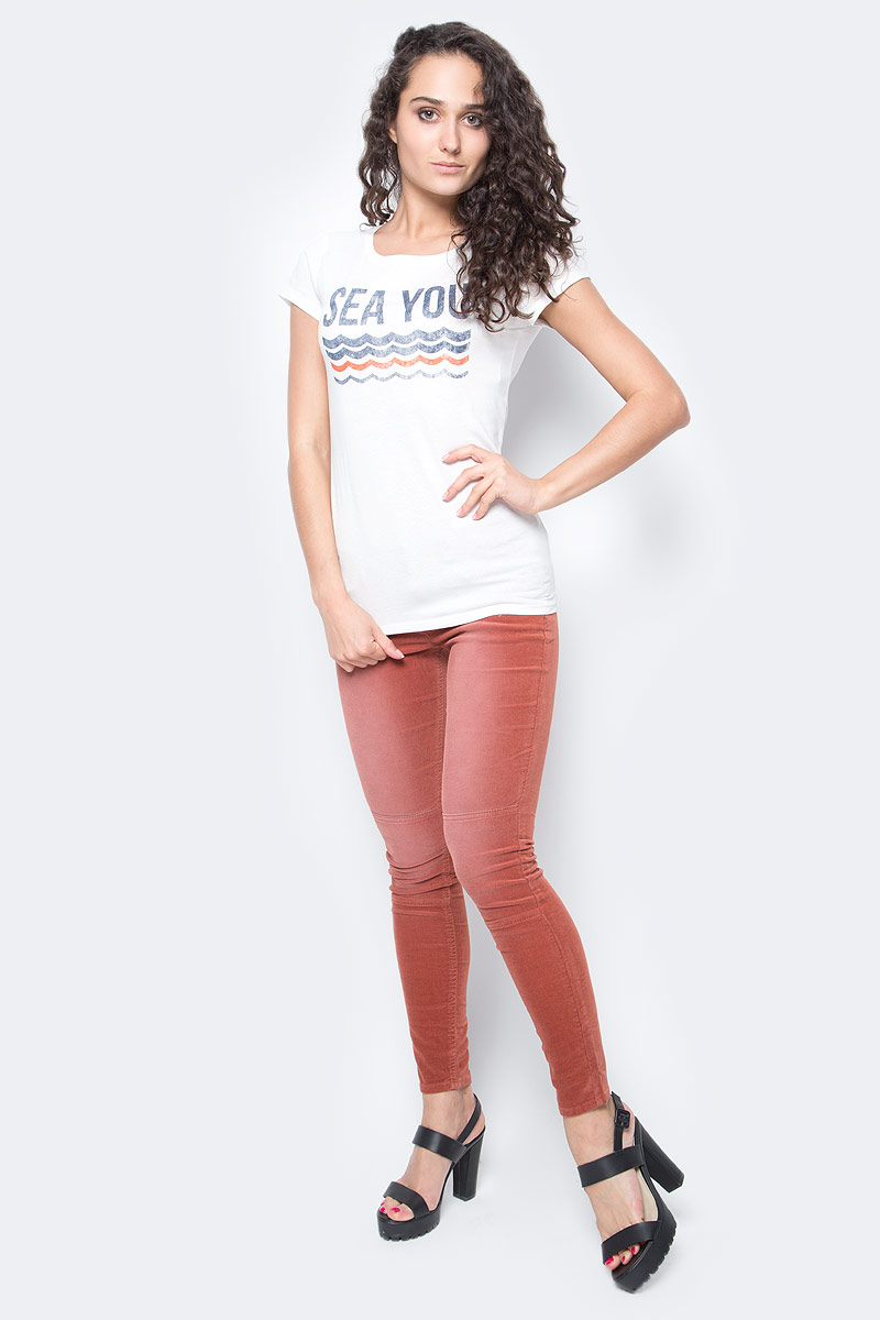 Футболка женская Tom Tailor Denim, цвет: белый. 1037264.00.71_8005. Размер L (48)1037264.00.71_8005 Футболка женская Tom Tailor Denim, цвет: белый. 1037264.00.71_8005. Размер L (48)1037264.00.71_8005Женская футболка Tom Tailor Denim выполнена из натурального хлопка. Модель с круглым вырезом горловины и короткими рукавами оформлена оригинальным принтом.