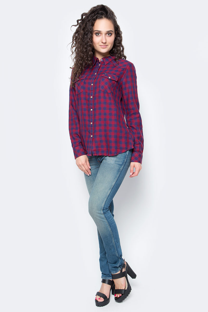 Рубашка женская Wrangler, цвет: красный, синий. W5045CARI. Размер S (44)W5045CARI Рубашка женская Wrangler, цвет: красный, синий. W5045CARI. Размер S (44)W5045CARIСимпатичная женская рубашка Wrangler, изготовлена из высококачественного материала. Модная рубашка с длинными рукавами и отложным воротником, застегивается на кнопки по всей длине и пуговицу на воротничке. Спереди модель дополнена двумя накладными карманами с клапанами на кнопках. Оформлена модель принтом в клетку.