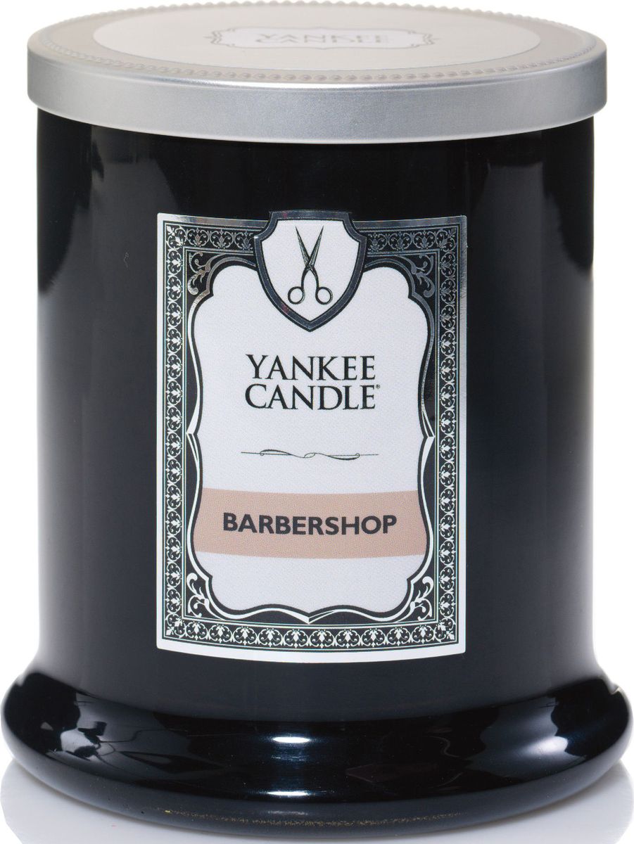 Ароматическая свеча Yankee Candle Barbershop Парикмахерская / Barbershop, 45 ч1339950Е Ароматическая свеча Yankee Candle Barbershop Парикмахерская / Barbershop, 45 ч1339950ЕАроматическая свеча для мужчин Yankee Candle Barbershop не только окутает вас волшебным ароматом, но еще и прекрасно впишется в интерьер. Использовать изделие можно как в доме, так и на веранде или в саду. Свеча в керамической банке выполнена из высококачественного воска. Коллекция представлена в 5 ароматах, каждый из которых описывает своим ароматом один из запахов парикмахерской.Аромат Barbershop - это немного сладкий и пряный, но в то же время и свежий аромат.