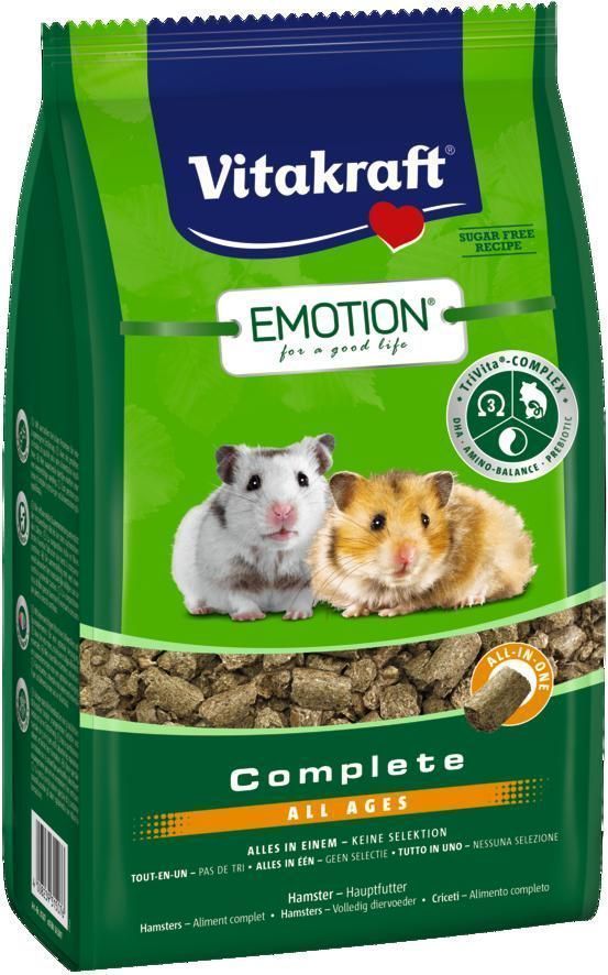 Корм для хомяков Vitakraft Complete All Ages, 800 г33778 Корм для хомяков Vitakraft Complete All Ages, 800 г33778Сбалансированный корм для хомяков. Содержит пребиотик инулин, все жизненно важные аминокислоты и докозагексаеновую кислоту, наиболее ценную из Омега-3 жирных кислот, важную для функции сердца, головного мозга и иммунной системы. Исключает выборочное поедание. Состав: продукты растительного происхождения, крапива 5%, инулин 2,1%, семена, моллюски и ракообразные (дафния 2%), масла и жиры, водоросли, экстракт юкки, дрожжи. Товар сертифицирован.