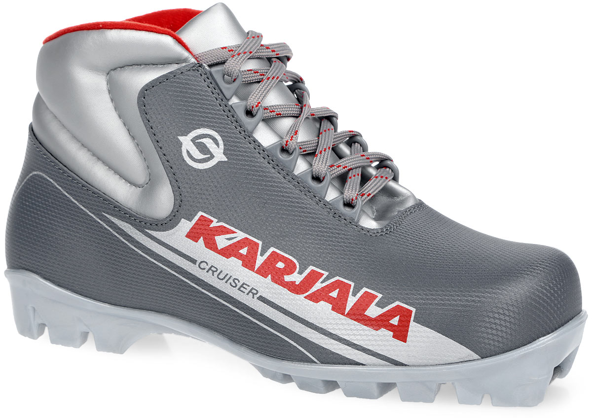 Ботинки лыжные Karjala Cruiser, цвет: серый, красный. 35924. Размер 36Karjala Comfort NNN Ботинки лыжные Karjala Cruiser, цвет: серый, красный. 35924. Размер 36Karjala Comfort NNNЛыжные ботинки Karjala Cruiser выполнены из полиуретана вклассическом стиле и предназначены для лыжных прогулок итуризма. Язык служит клапаном для защиты от снега и влаги.Вставки в мысовой и пяточной частях предназначены длядополнительной жесткости. Подкладка, исполненная измягкого флиса, и стелька из утепленного текстиля защитятноги от холода и обеспечат уют. Верх изделия оформленудобной шнуровкой с петлями из пластика. Подошва системыNNN из полимерного термопластичного материала. Содной из боковых сторон лыжные ботинки дополнены принтомв виде логотипа бренда. Технические характеристики:t°C эксплуатации до -25°С.