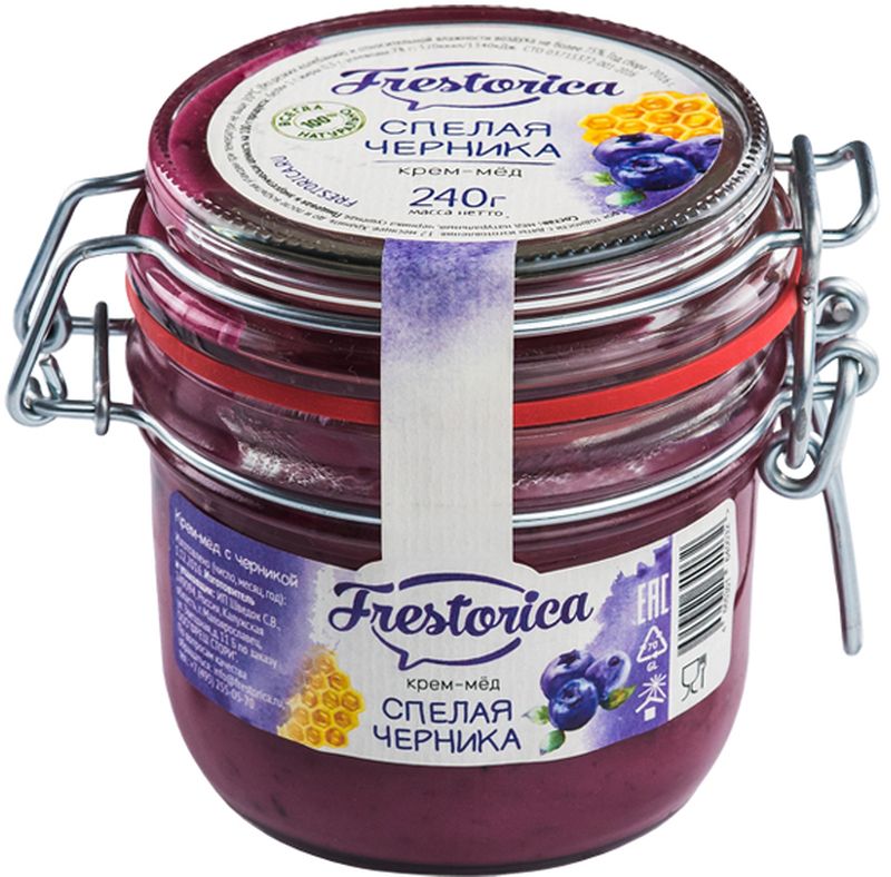 Frestorica крем-мед Спелая черника, 240 г4665301640032 Frestorica крем-мед Спелая черника, 240 г4665301640032Многим известно, что спелые ягоды черники богаты антиоксидантами, а также содержат витамин А и биофлавоноиды, которые благотворно влияют на зрение, снижают утомляемость глаз. Это заметили британские пилоты во время Второй Мировой Войны. Их сумеречное зрение улучшалось после употребления в пищу ягод черники. Эти сообщения усилили интерес к этой ягоде. После изучения полезных свойств, ее стали использовать при лечении самых разных нарушений зрения, а также для укрепления сосудов. Утонченное сочетание янтарного меда и фиолетовой черники радует не только вкус, но и взгляд. Мы соединяем два природных продукта для того, чтобы побаловать вас и новым сочетанием вкусов и дополнительной пользой для здоровья!