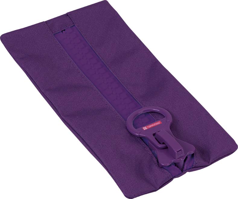 Brunnen Пенал BigZip цвет фиолетовый49031-60\BCD Brunnen Пенал BigZip цвет фиолетовый49031-60\BCDПенал BrunnenBigZip станет не только практичным, но и стильным школьным аксессуаром.Пенал выполнен из прочных материалов и закрывается на больную пластиковую застежку-молнию. Состоит из одного вместительного отделения, в котором без труда поместятся канцелярские принадлежности.Такой пенал станет незаменимым помощником для школьника, с ним ручки и карандаши всегда будут под рукой и больше не потеряются.
