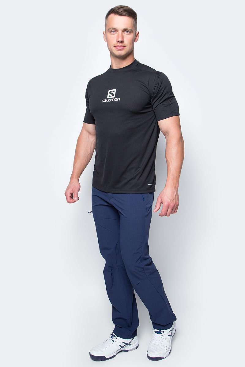 Футболка мужская Salomon Stroll Logo Ss Tee, цвет: черный. L39388500. Размер L (52/54)L39388500 Футболка мужская Salomon Stroll Logo Ss Tee, цвет: черный. L39388500. Размер L (52/54)L39388500Простая удобная футболка Salomon из дышащей ткани со светоотражающими вставками отлично подходит для занятий любыми видами спорта. Модель выполнена с круглой горловиной и короткими рукавами.
