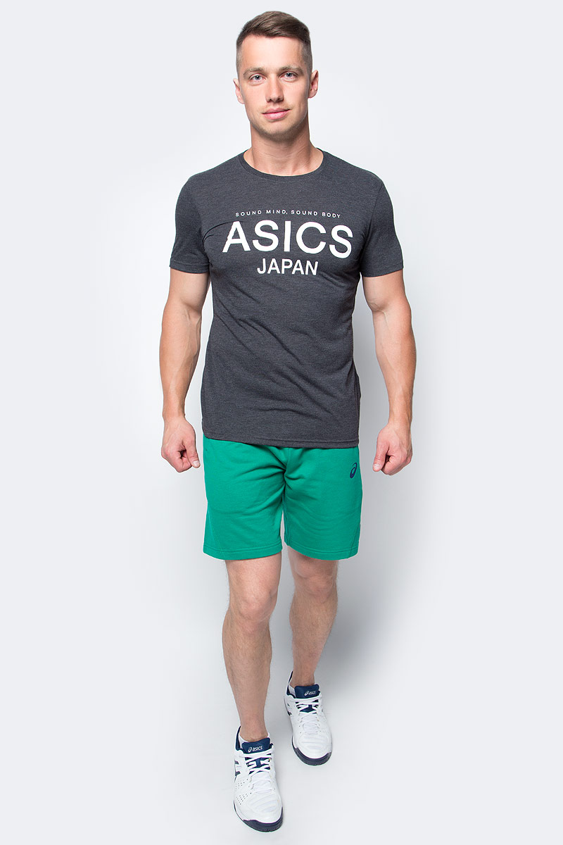 Футболка мужcкая Asics Logo Top, цвет: черный. 141100-0934. Размер XL (52/54)141100-0934 Футболка мужcкая Asics Logo Top, цвет: черный. 141100-0934. Размер XL (52/54)141100-0934Мужская футболка Asics выполнена из полиэстера с добавлением вискозы и эластана.У модели классический круглый ворот и короткие стандартные рукава. Спереди изделие оформлено принтом с надписями, на спинке - логотипом бренда. Технология Motion Dry позволяет выводить влагу, оставляя тело сухим и сохраняя его оптимальный температурный режим.