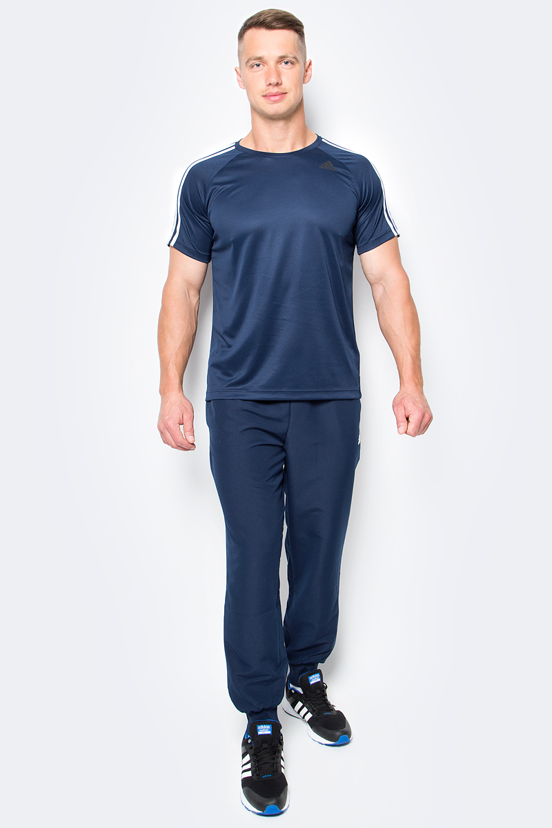 Футболка мужская adidas D2M Tee 3S, цвет: темно-синий. BK0969. Размер L (52/54)BK0969 Футболка мужская adidas D2M Tee 3S, цвет: темно-синий. BK0969. Размер L (52/54)BK0969Мужская футболка adidas D2M Tee 3S, выполненная из высококачественного полиэфира, обладает высокой воздухопроницаемостью. Ткань с технологией climalite быстро и эффективно отводит влагу с поверхности кожи, поддерживая комфортный микроклимат. Такая футболка великолепно подойдет как для повседневной носки, так и для спортивных занятий. Модель с короткими рукавами-реглан и круглым вырезом горловины украшена контрастными полосками на рукавах и небольшим принтом с логотипом бренда на груди.