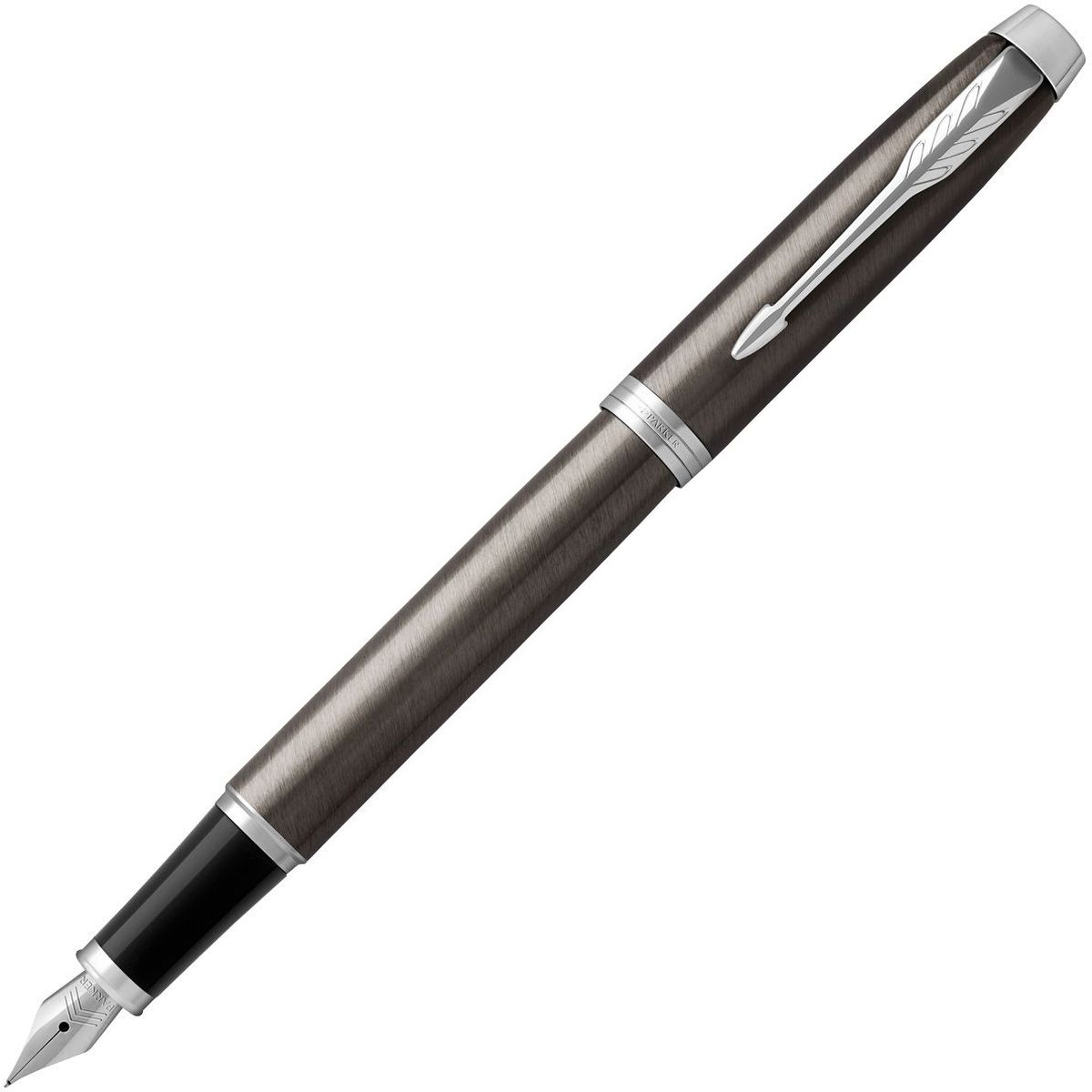 Parker Ручка перьевая IM Dark Espresso CT синяяPARKER-1931650 Parker Ручка перьевая IM Dark Espresso CT синяяPARKER-1931650Марка Parker гарантирует полную уверенность в превосходном качестве товара. Перьевая ручка Parker IM Dark Expresso CT будет не только долго служить, но и неизменно радовать удобством и легкостью письма, надежностью в эксплуатации и прекрасным эстетическим исполнением. Перьевая ручка Parker IM Dark Expresso CT выполнена в лакированном корпусе цвета кофе с круговой полировкой и имеет хромированную отделку деталей. Форма ручки - круглая.Перьевая ручка Parker IM Dark Expresso CT аккуратно упакована в выдвижной футляр.