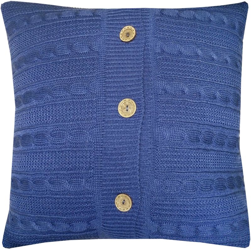 Наволочка декоративная Altali Royal Blue, 45 х 45 см02-V049/1 Наволочка декоративная Altali Royal Blue, 45 х 45 см02-V049/1Наволочка декоративная Altali выполнена из акрила. Вязаная подушка в доме - признак уюта и стиля. В отличие от тканевой подушки вязаные изделия более эластичные и структурные. Рисунок вязки гармонично впишется в любой интерьер. Чехол съемный, на пуговицах. Его можно стирать в деликатном режиме, сушить на горизонтальной поверхности.