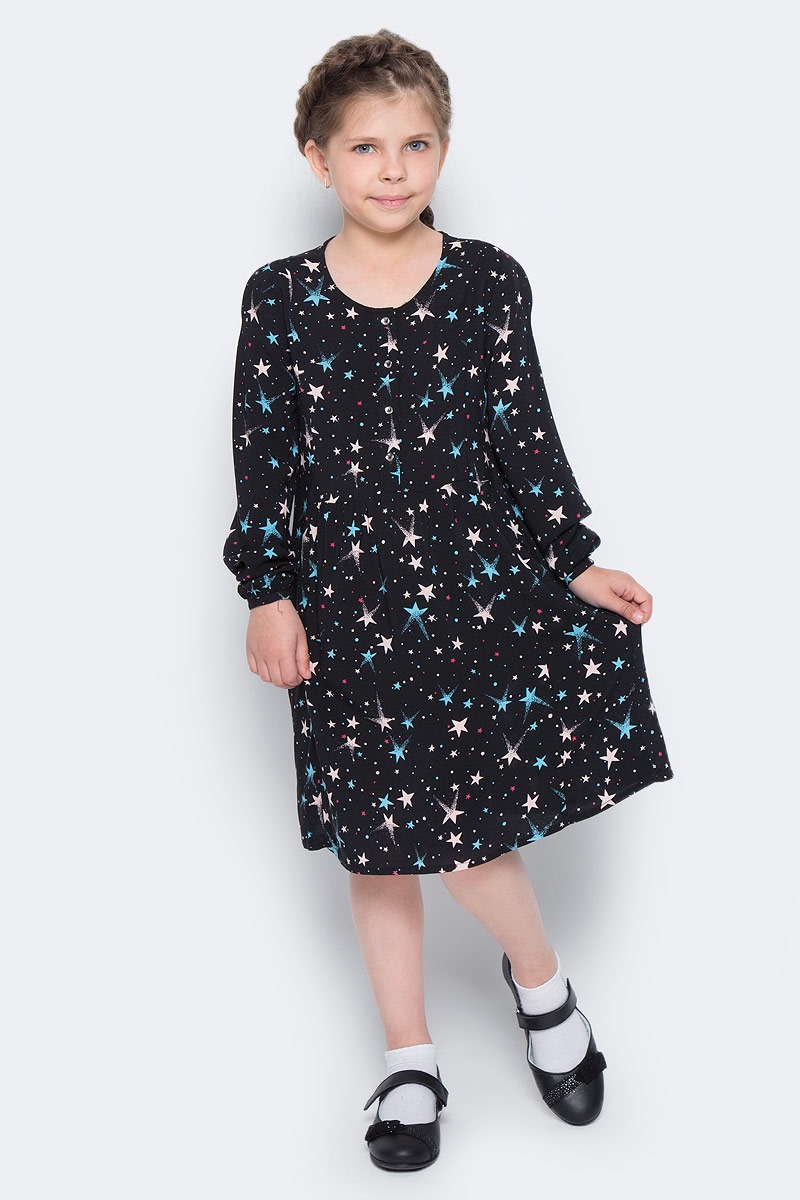 Платье для девочки Sela, цвет: черный. D-617/866-7340. Размер 152D-617/866-7340 Платье для девочки Sela, цвет: черный. D-617/866-7340. Размер 152D-617/866-7340Модное платье для девочки Sela выполнено из легкого струящегося материала и оформлено принтом со звездами. Модель свободного кроя с длинными рукавами и круглым вырезом горловины застегивается спереди на пуговицы. Манжеты рукавов также дополнены пуговицей. Изделие подойдет для прогулок и дружеских встреч и станет отличным дополнением повседневного гардероба. Мягкая ткань приятна на ощупь и комфортна в носке.