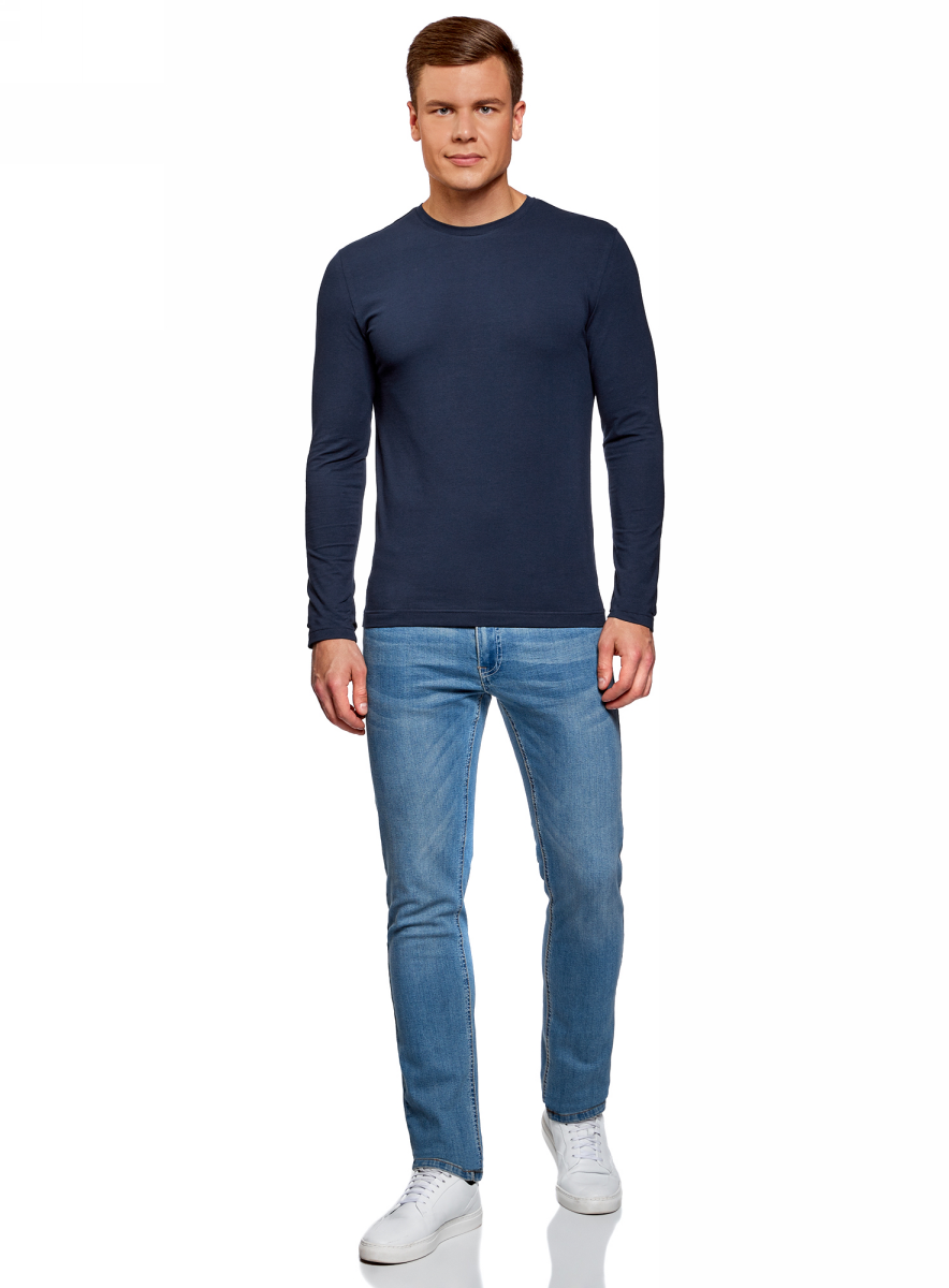 Лонгслив мужской oodji Basic, цвет: темно-синий. 5B512004M/46737N/7900N. Размер XL (56)5B512004M/46737N/7900N Лонгслив мужской oodji Basic, цвет: темно-синий. 5B512004M/46737N/7900N. Размер XL (56)5B512004M/46737N/7900NСтильный лонгслив oodji прямого покроя из хлопка. Круглый вырез окантован трикотажной тесьмой. Благодаря свободному крою лонгслив не сковывает движений, свободно сидит на фигуре. Мягкая, приятная к телу хлопковая ткань отлично сохраняет тепло и позволяет коже дышать. Такая вещь незаменима для прохладных вечеров. Ее можно надевать под жакет, жилет или куртку. Модель отлично сочетается с вещами в спортивном стиле. Ее можно комбинировать с джинсами или шортами. К этому можно добавить мокасины, кроссовки или кеды. Эта стильная и удобная вещь подходит для прогулки, похода в спортзал или клубной вечеринки. Незаменимая вещь для вашего гардероба.