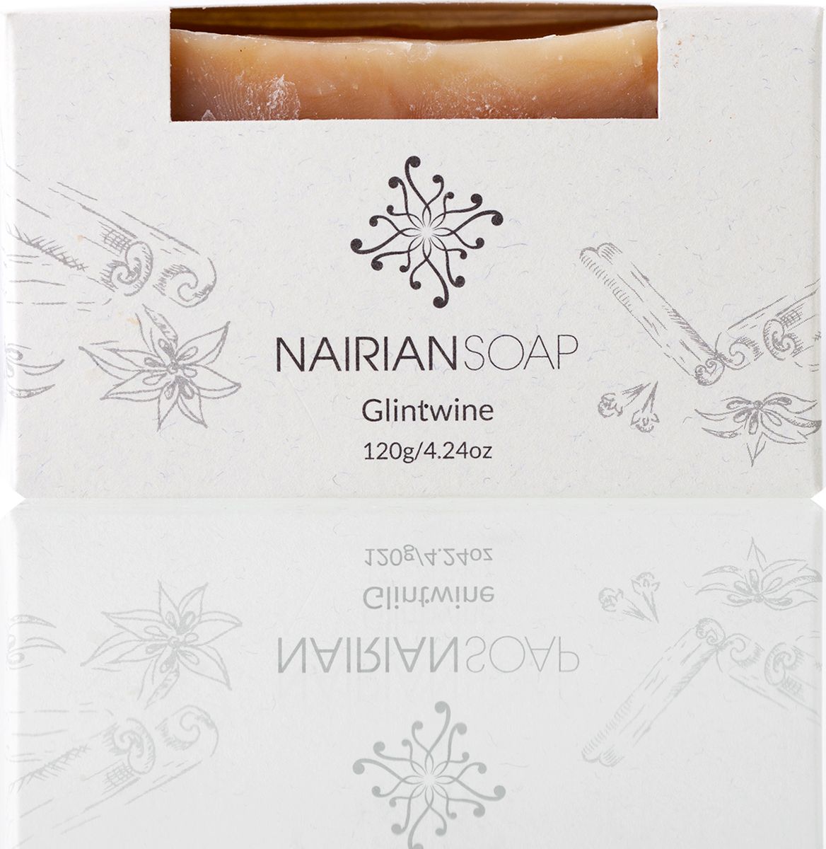 Nairian Мыло, глинтвейн, 120 гBSSGW-01-0120 Nairian Мыло, глинтвейн, 120 гBSSGW-01-0120Ничто не преобразит водные процедуры, как терпкий аромат корицы. Мыло из богатых антиоксидантами ингредиентов – помимо корицы это молотая гвоздика и красное вино, – которые защищают кожу и придают ей упругость и молодой вид.Также входящее в состав миндальное молоко прекрасно задерживает влагу в коже и смягчает её, протеин шелка отвечает за мягкую воздушную пену при мытье. Подходит для всего тела. Рекомендовано для сухой кожи.