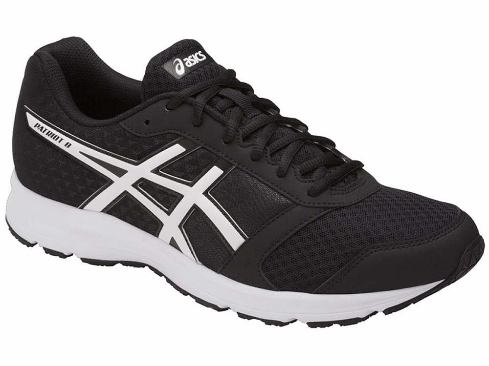Кроссовки мужские Asics Patriot 8, цвет: черный. T619N-9001. Размер 12H (45,5)T619N-9001 Кроссовки мужские Asics Patriot 8, цвет: черный. T619N-9001. Размер 12H (45,5)T619N-9001Мужские кроссовки Asics Patriot 8 созданы для естественного бега. Модель выполнена в лаконичном дизайне из дышащего сетчатого текстиля и имеет вставки из искусственной кожи. Классическая система шнуровки надежно фиксирует обувь на стопе. Задник и язычок декорированы символикой бренда. Эта беговая модель не имеет гелевой амортизации. Амортизация обеспечивается благодаря сжатому материалу стельки EVA, повторяющему форму лодыжки и удерживающему пятку на месте. Модель оснащена укрепленной ударопрочной колодкой California. Подошва повышенной износостойкости оснащена протектором.