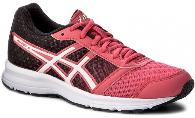 Кроссовки женские Asics Patriot 8, цвет: розовый, черный. T669N-1901. Размер 6H (36)T669N-1901 Кроссовки женские Asics Patriot 8, цвет: розовый, черный. T669N-1901. Размер 6H (36)T669N-1901Женские беговые кроссовки Asics Patriot 8 созданы для естественного бега на короткие дистанции. Модель выполнена в лаконичном дизайне из дышащего сетчатого текстиля и имеет вставки из искусственной кожи. Классическая система шнуровки надежно фиксирует обувь на стопе. Задник и язычок декорированы символикой бренда. Эта беговая модель не имеет гелевой амортизации. Амортизация обеспечивается благодаря сжатому материалу стельки EVA, повторяющему форму лодыжки и удерживающему пятку на месте. Модель оснащена укрепленной ударопрочной колодкой California. Подошва повышенной износостойкости оснащена протектором.